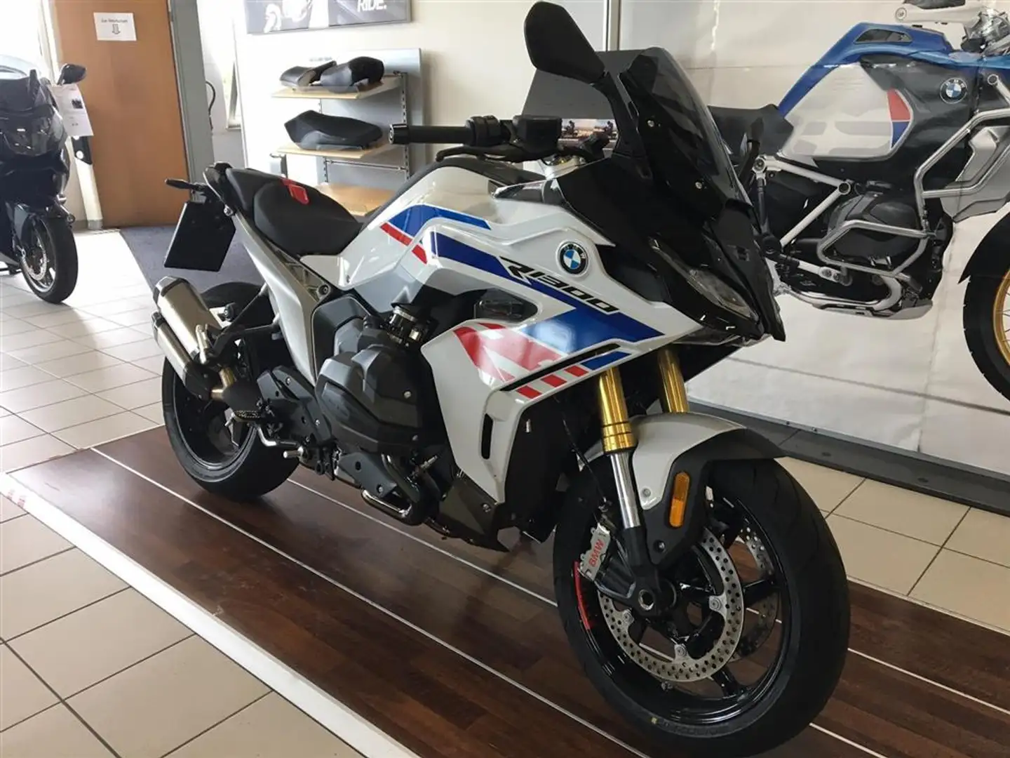 BMW Performance / Akrapovic - 2