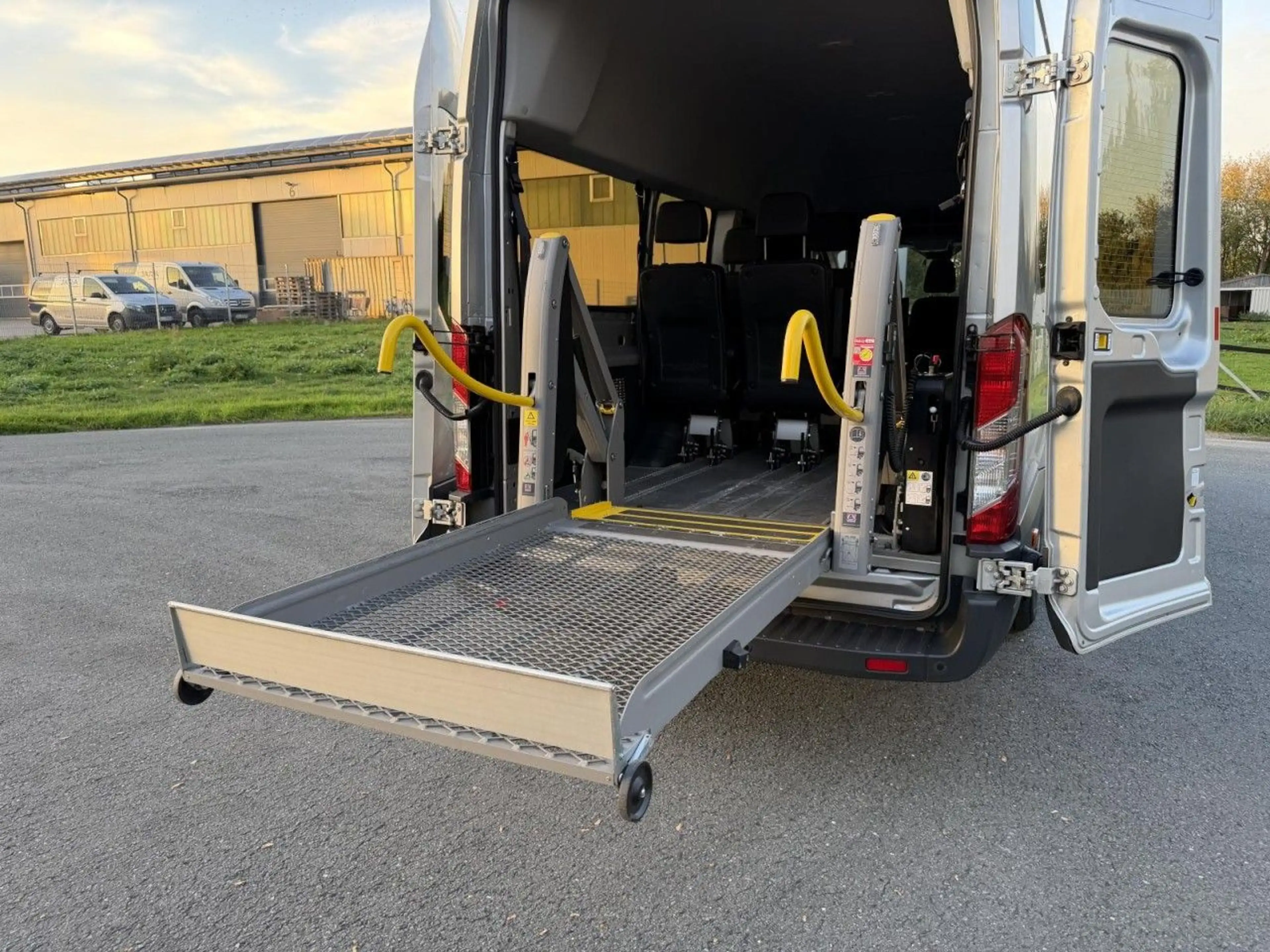 Ford Transit 2.0 L4 Behinderte Rollstuhl Klima*Kamera — photo 8