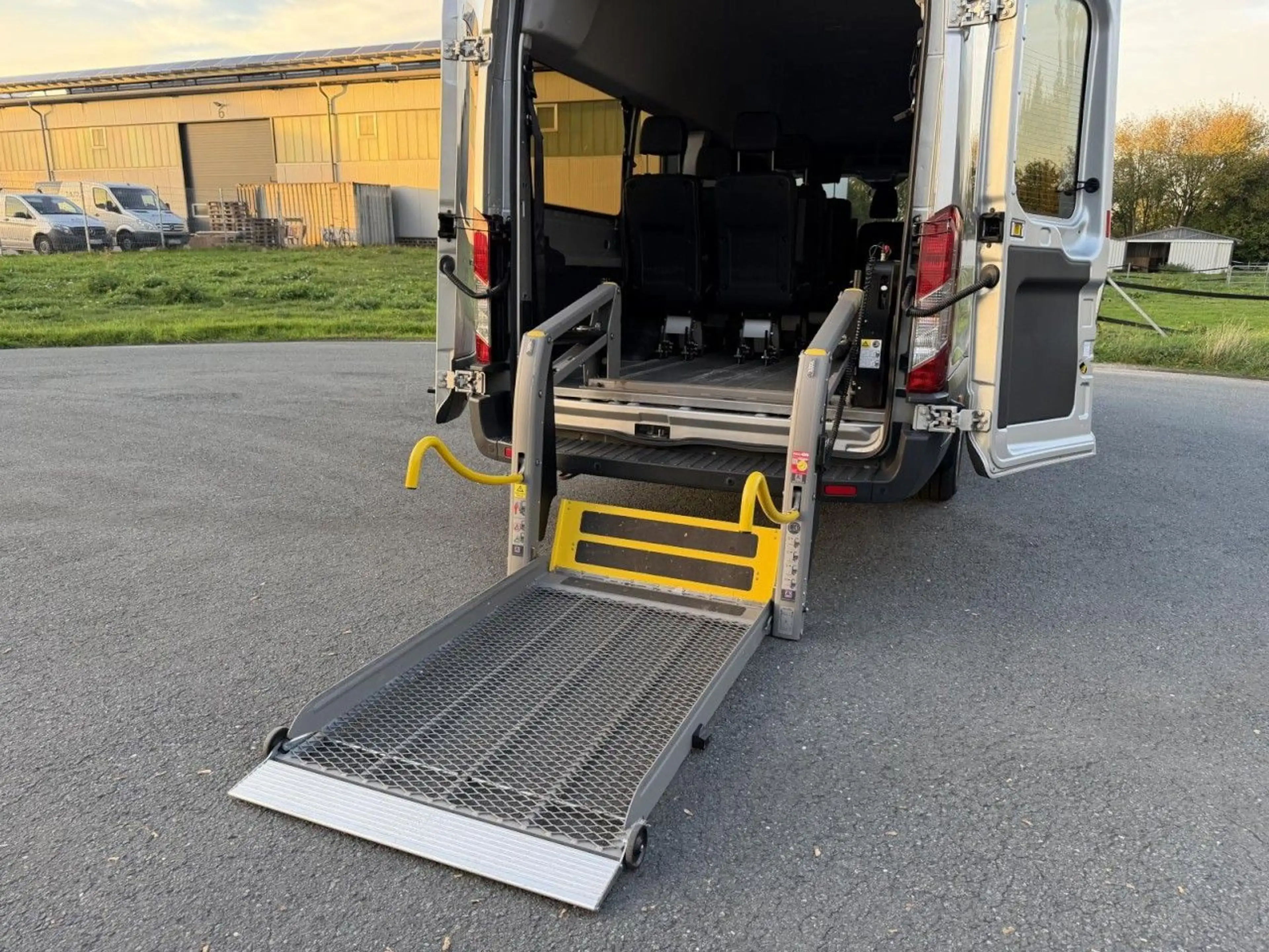 Ford Transit 2.0 L4 Behinderte Rollstuhl Klima*Kamera — photo 9