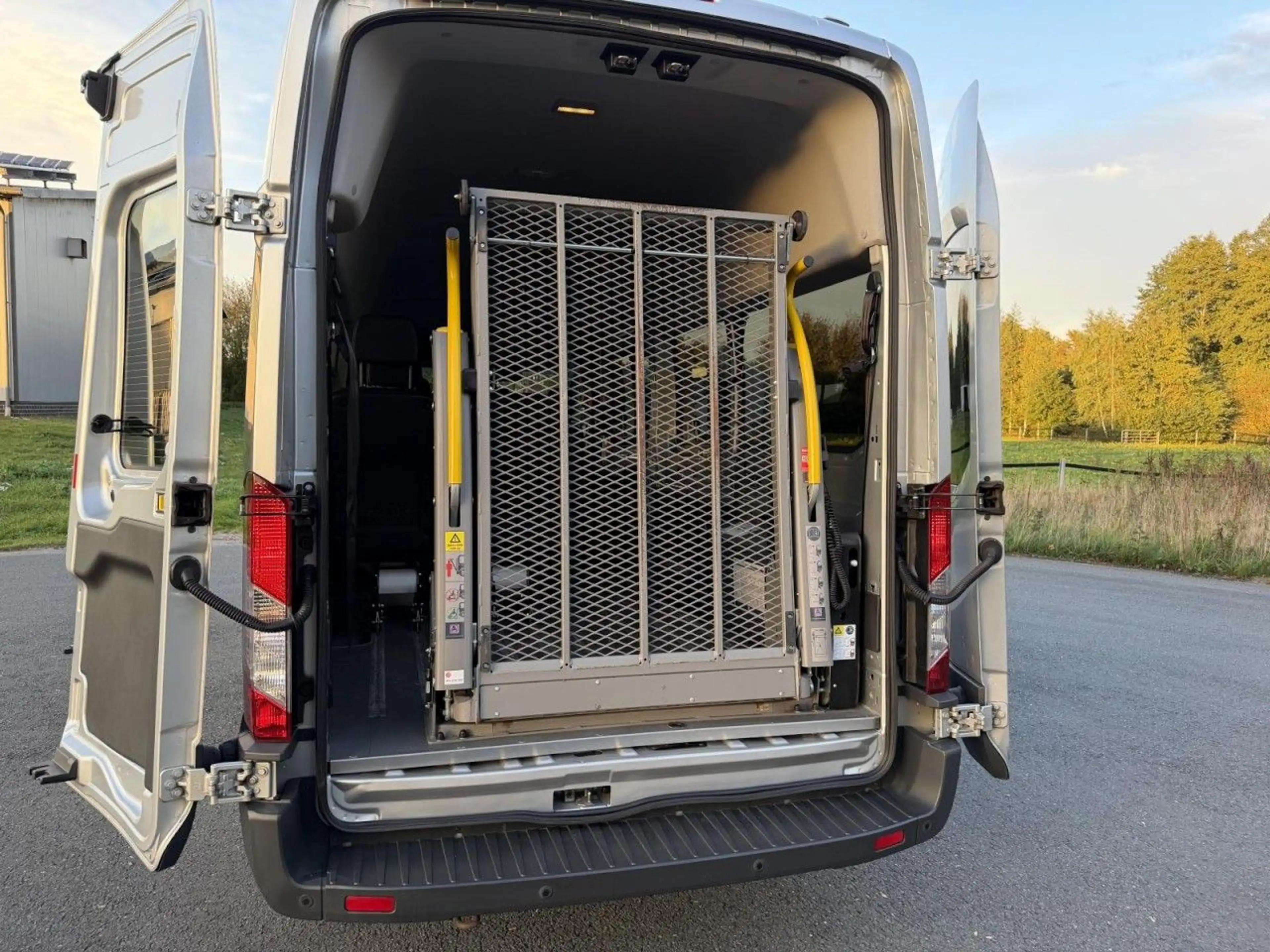Ford Transit 2.0 L4 Behinderte Rollstuhl Klima*Kamera — photo 7