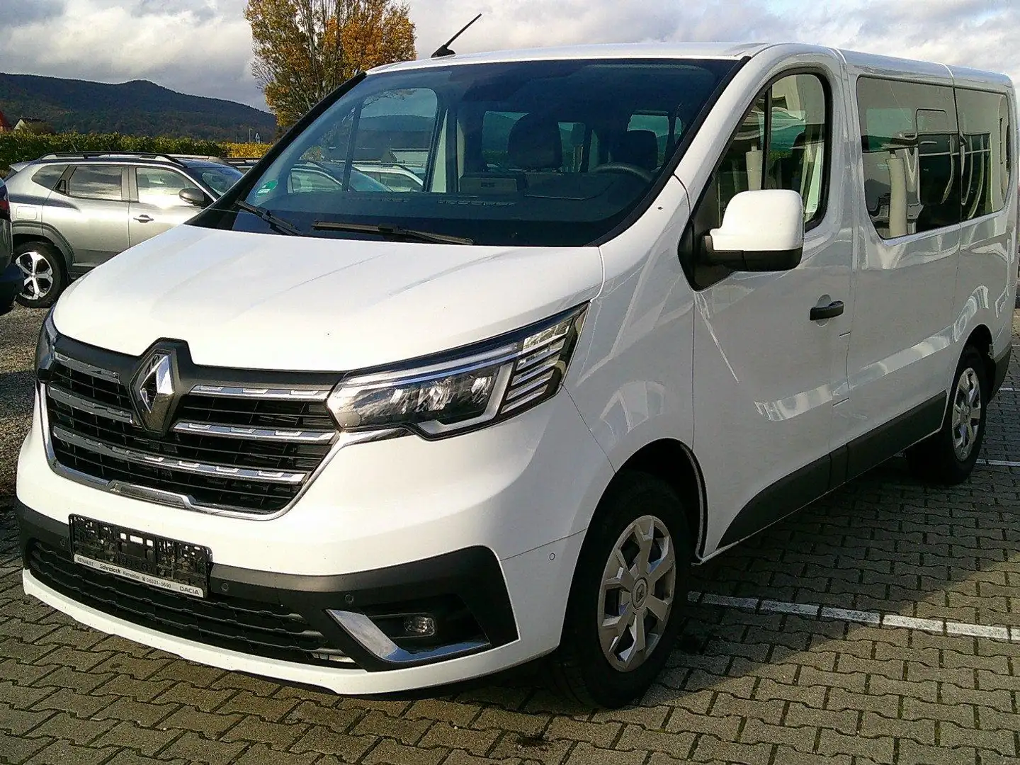 Renault Trafic L1H1 3,0t (8/9 Sitze) Life Blanc - 1