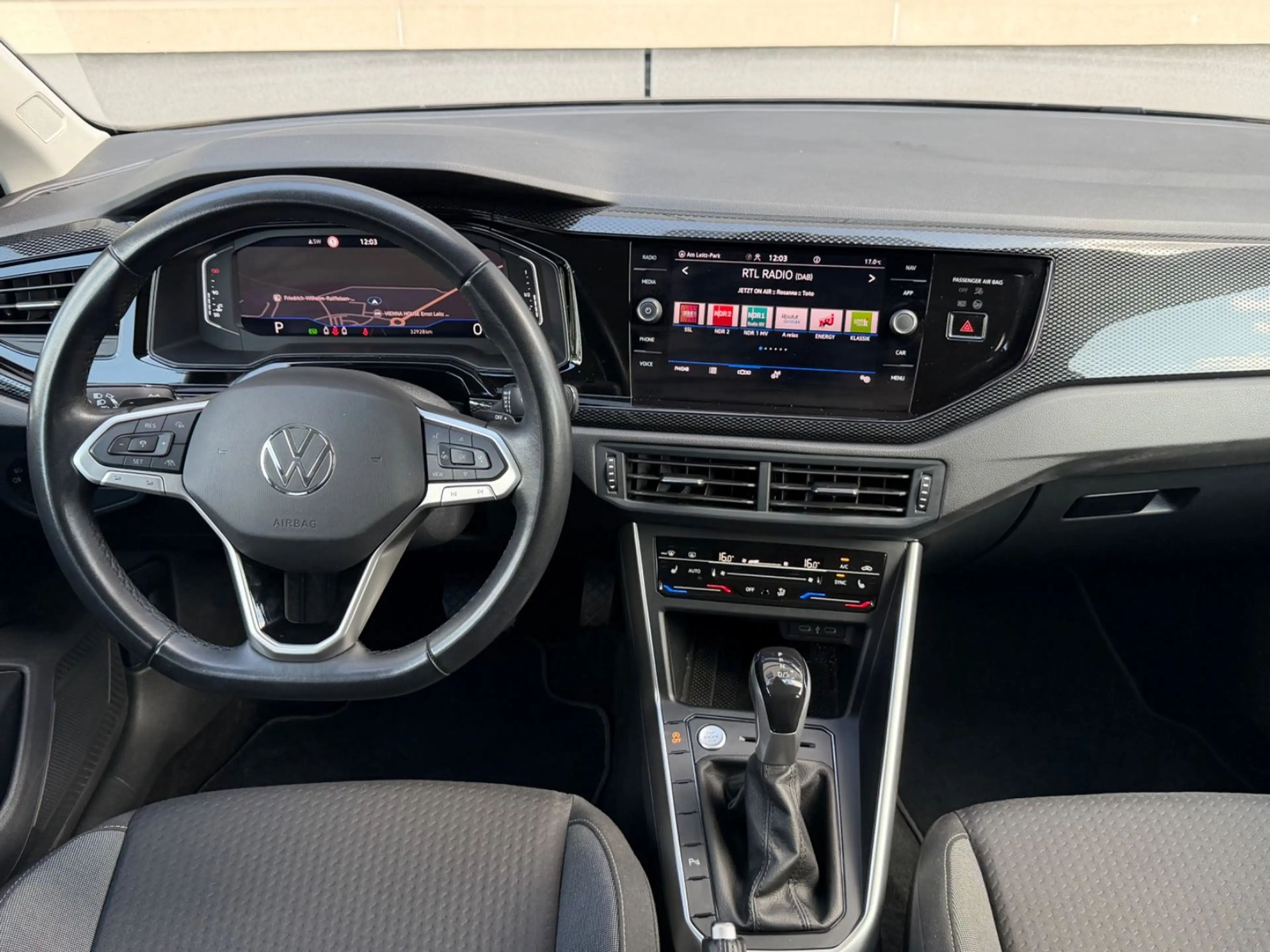Volkswagen Polo 1.0 TSI DSG Life LED ACC Digital Cockpit — photo 10