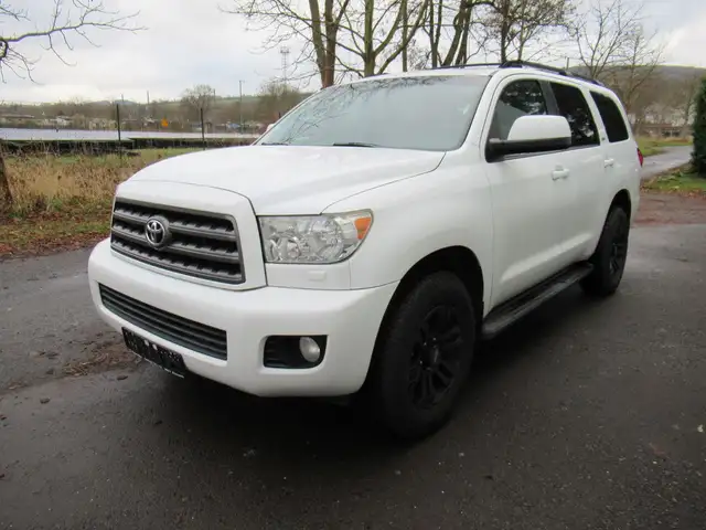 Toyota Sequoia SR5 4WD 5.7l V8 2.Hand/Allrad/7-Sitzer..