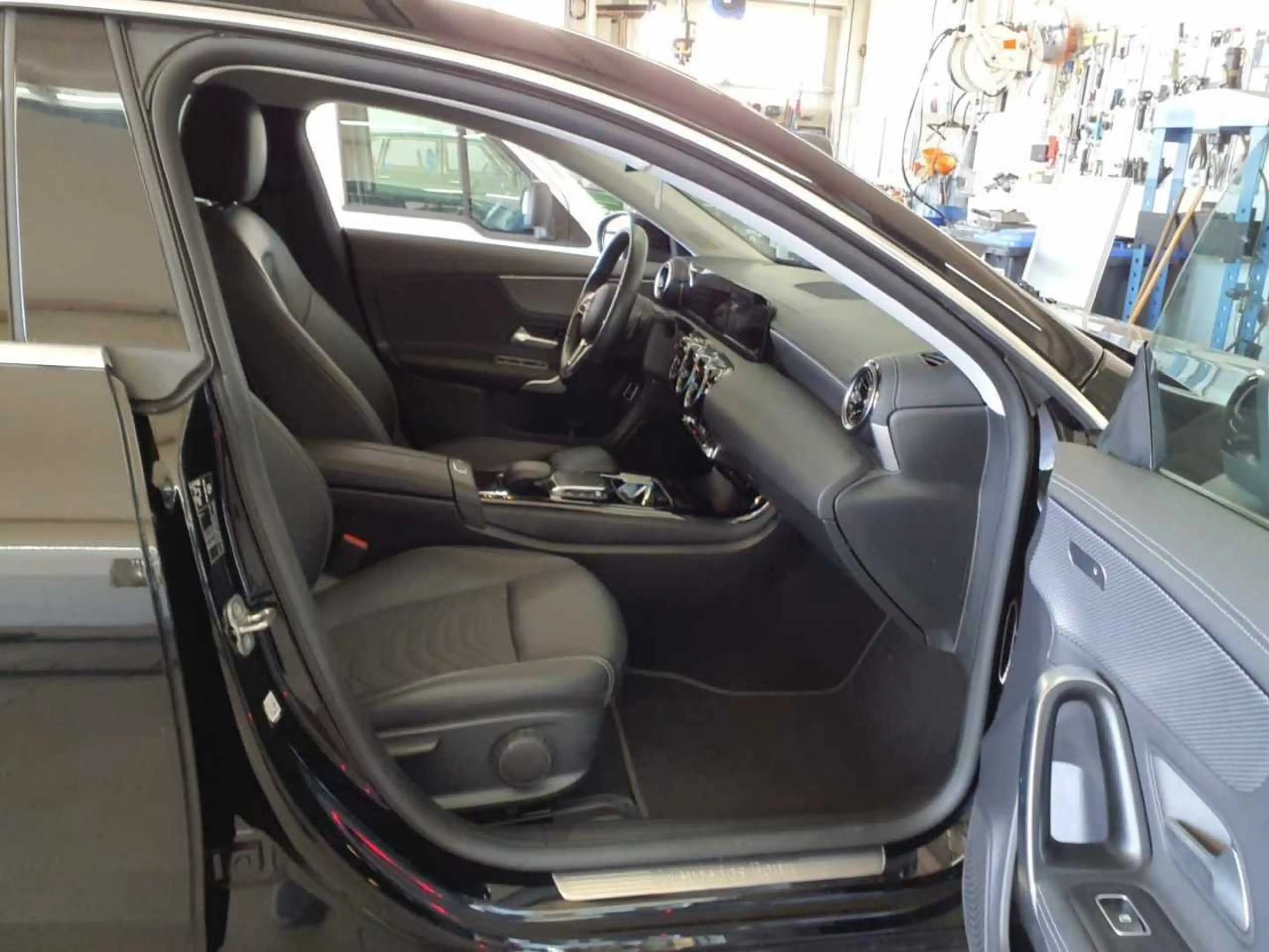 Mercedes-Benz CLA 220 d SB Progressive 360° AHK — photo 8