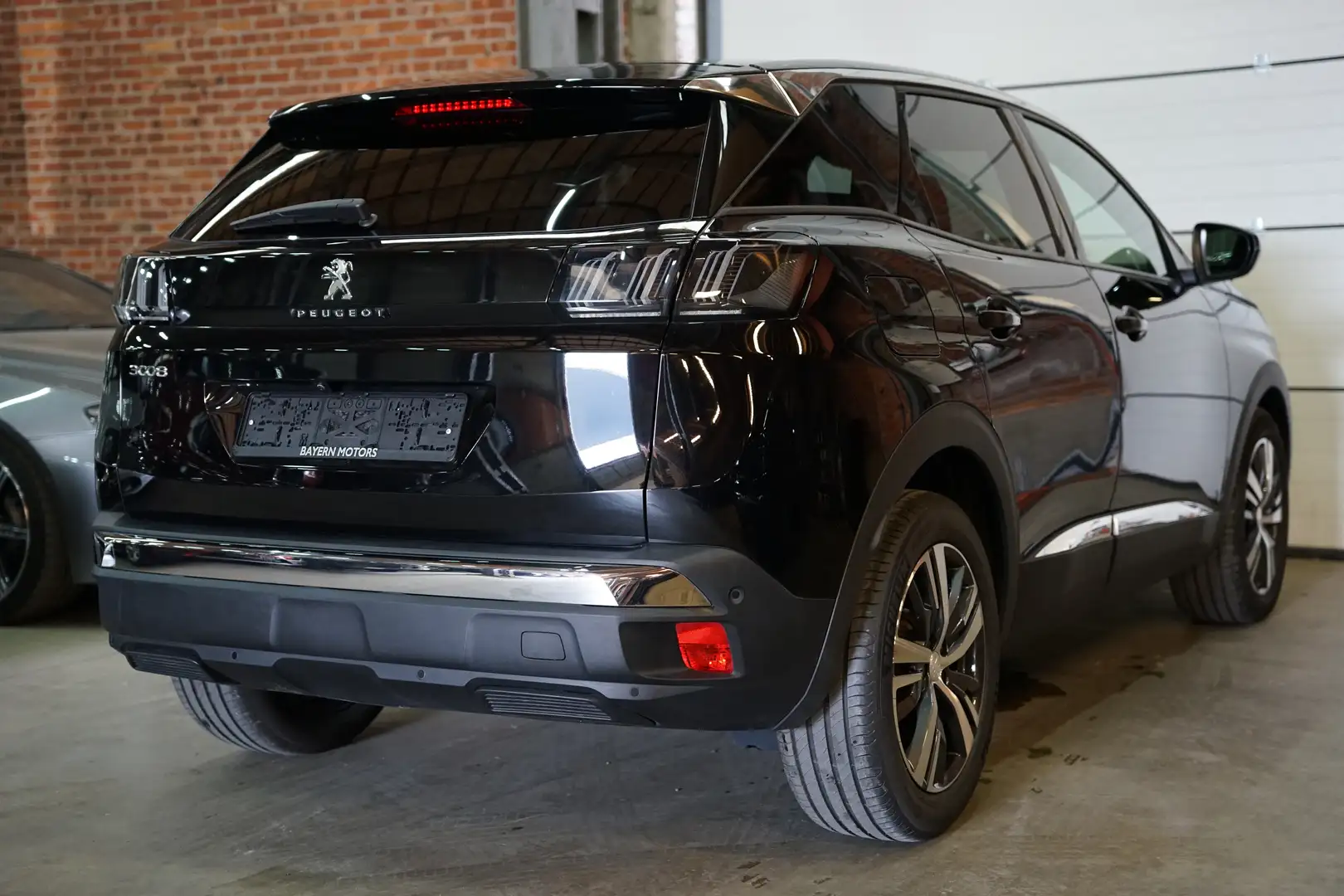 Peugeot 3008 1.2 Benzine Automaat 2024 26.000km Navi Led Camera Zwart - 2