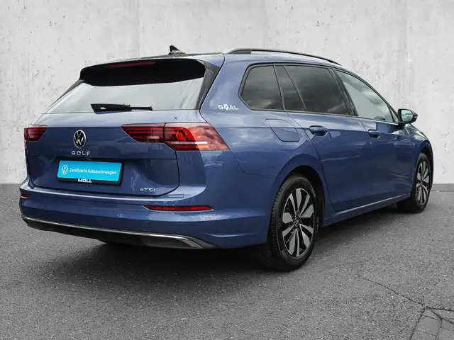 Volkswagen Golf view 4