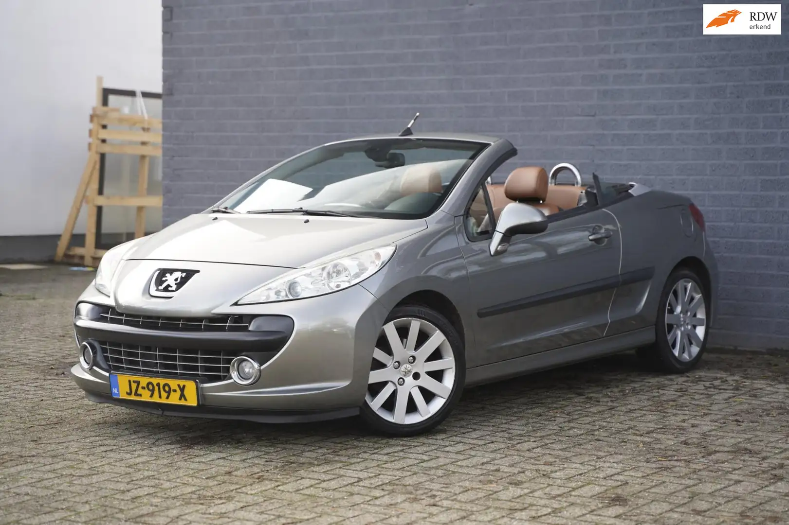 Peugeot 207 CC 1.6 VTi Féline 120pk Cabrio Leder, Airco, NAP Gris - 1