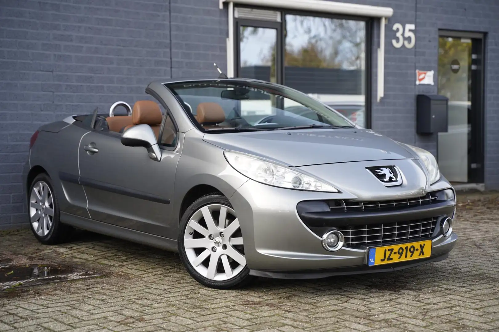 Peugeot 207 CC 1.6 VTi Féline 120pk Cabrio Leder, Airco, NAP Gris - 2
