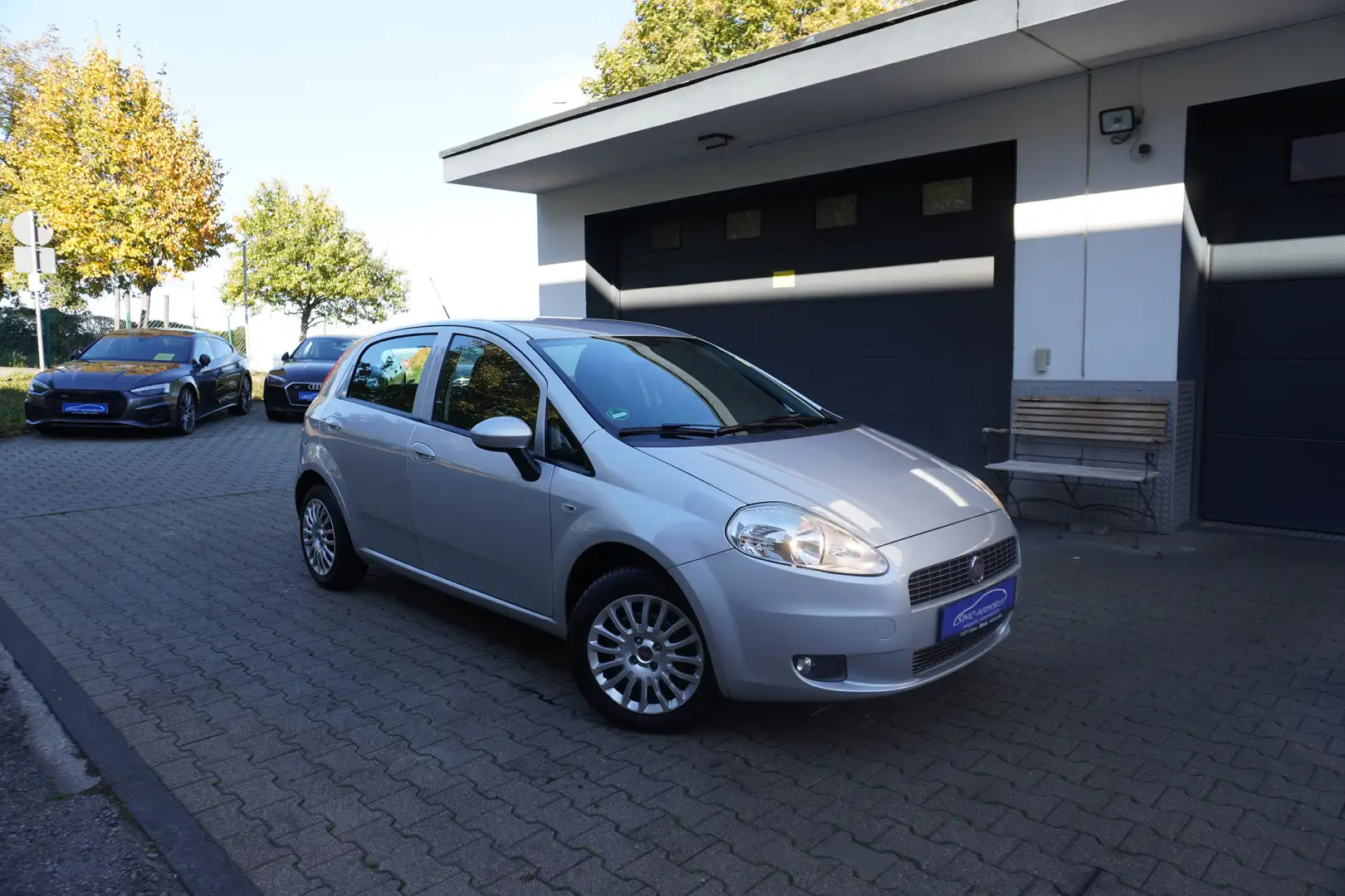 Fiat Grande Punto 1.2 8V Basis Lim. 5-trg KLIMA+SERVO+ZV Grau - 1