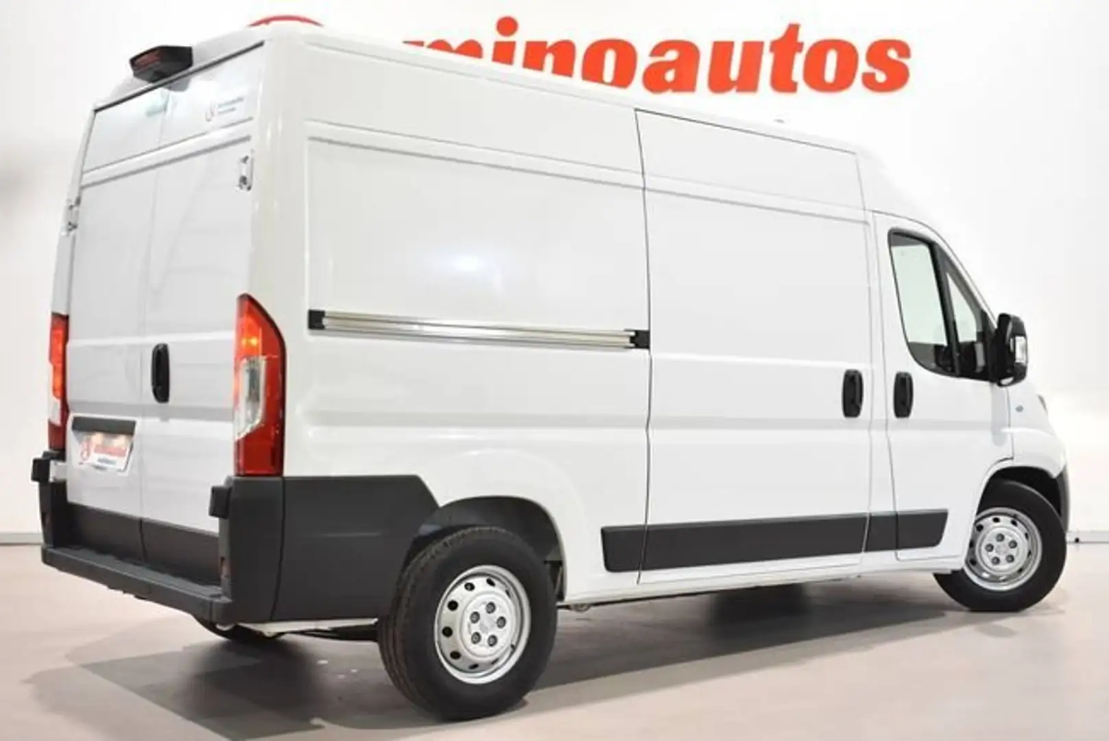 Peugeot Boxer FURGÓN 100 % ELÉCTRICA L2H2 37 KWH 122 CV Blanco - 2