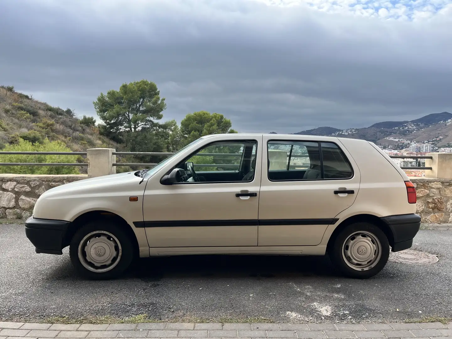 Volkswagen Golf 1.8 CL - 2