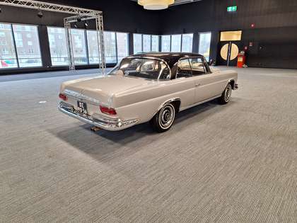 Mercedes-Benz 250 SE Coupe (1966) silver, fully restored like new!