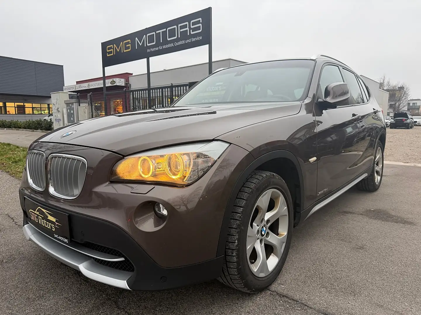 BMW X1 xDrive18d Österreich-Paket Aut. Braun - 1