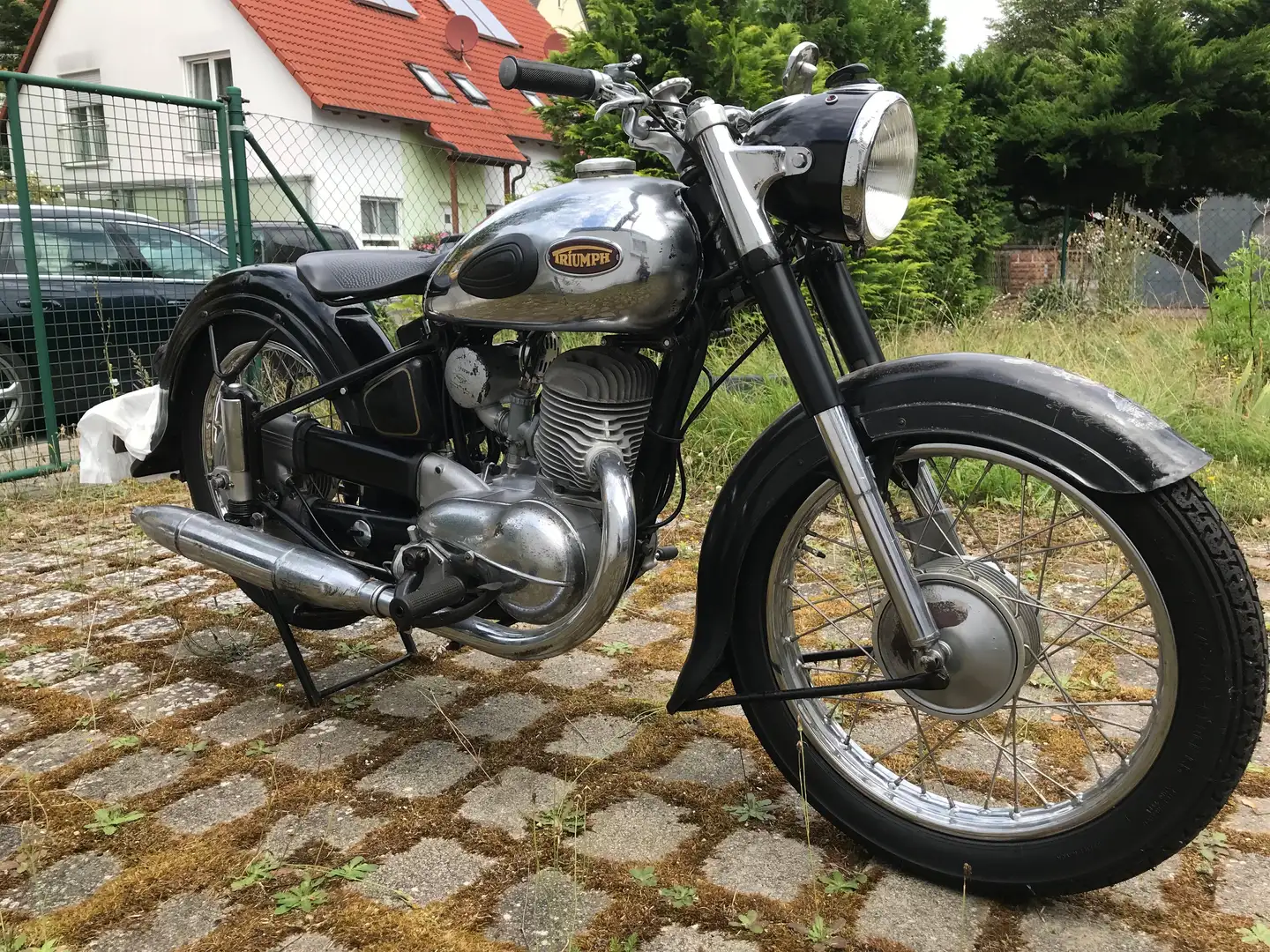 Triumph BDG 250 Zwart - 2