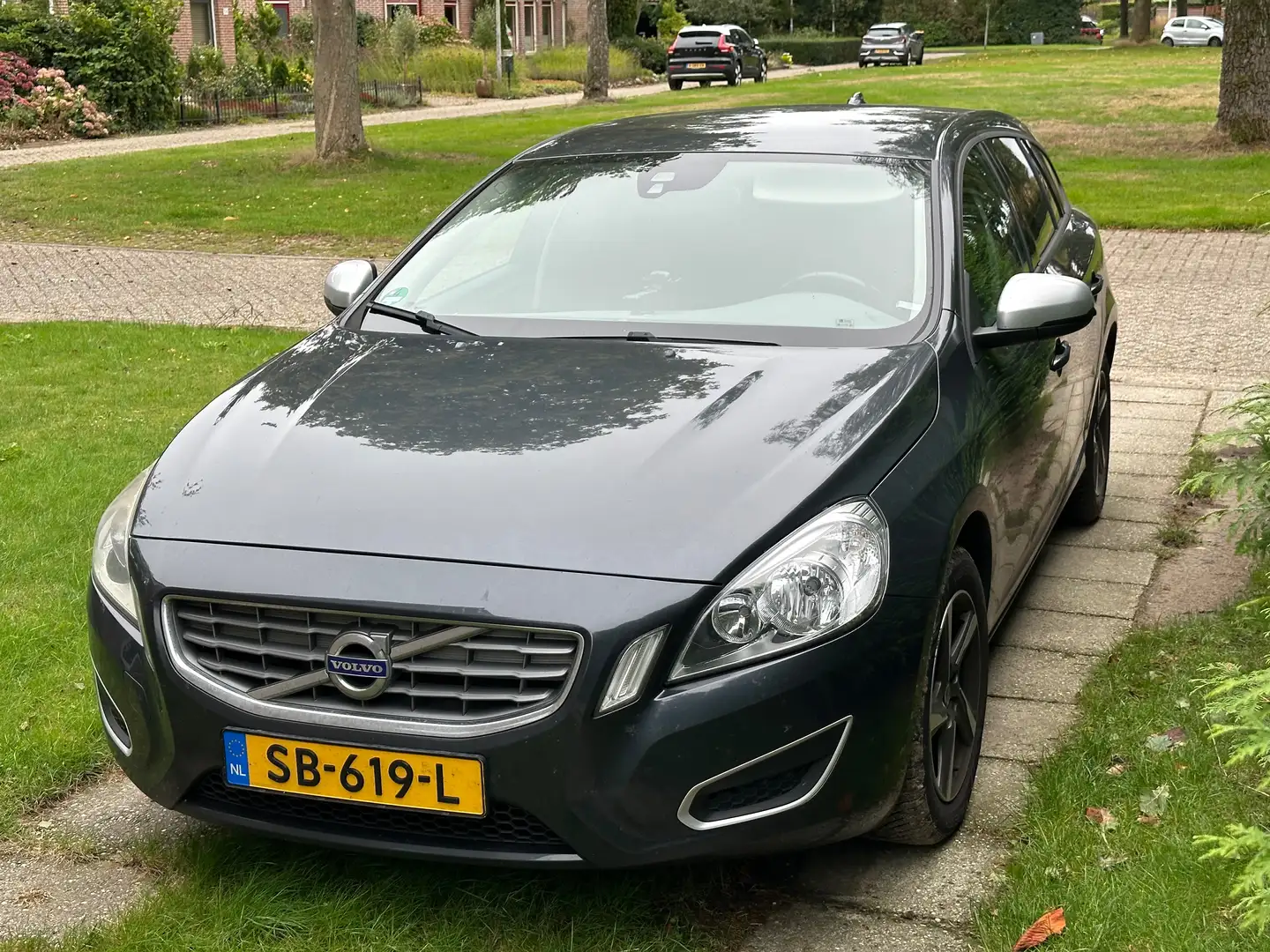 Volvo V60 V60 1.6 D2 Kinetic Grijs - 1
