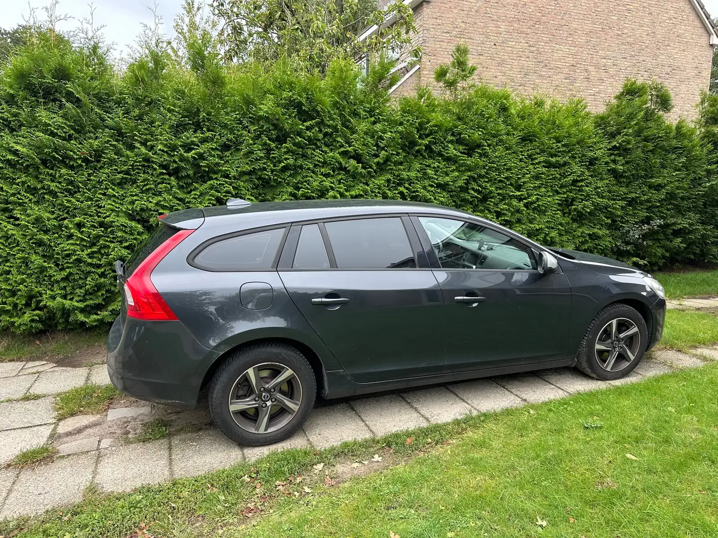 Volvo V60 V60 1.6 D2 Kinetic Grijs - 2