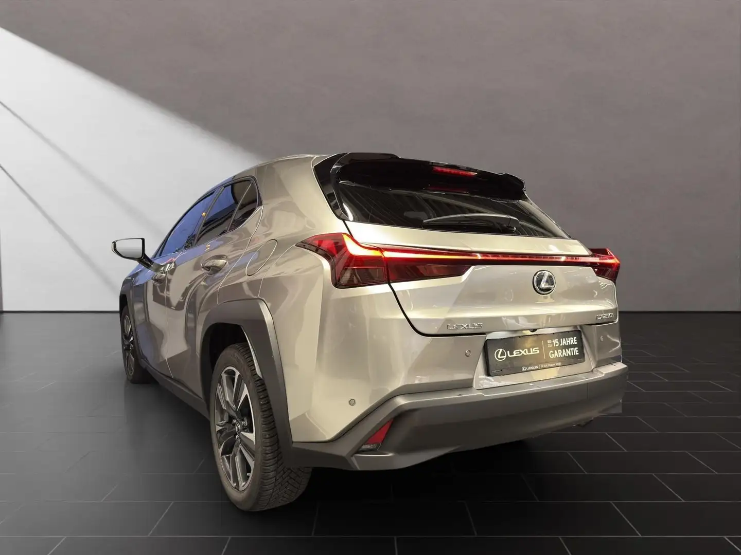 Lexus UX 250h 250H*STYLE*1HD* 15J-GARANTIE Silber - 2