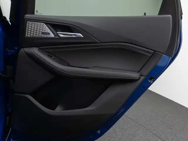 BMW 2 Series view 30