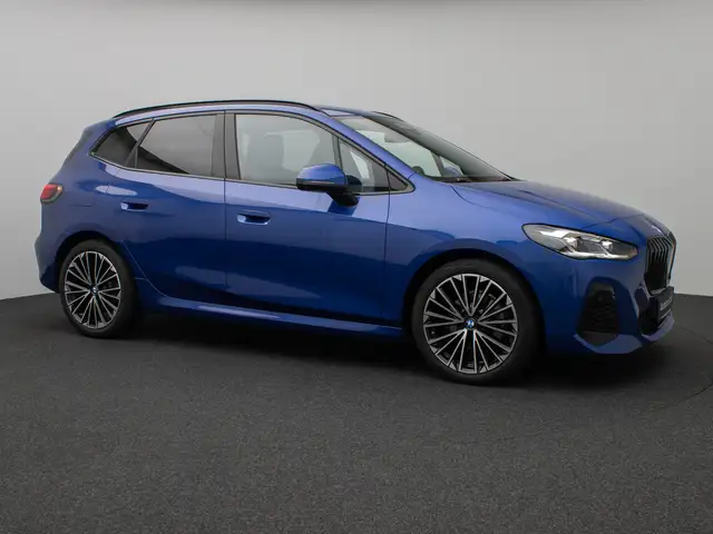 BMW 2 Series view 4