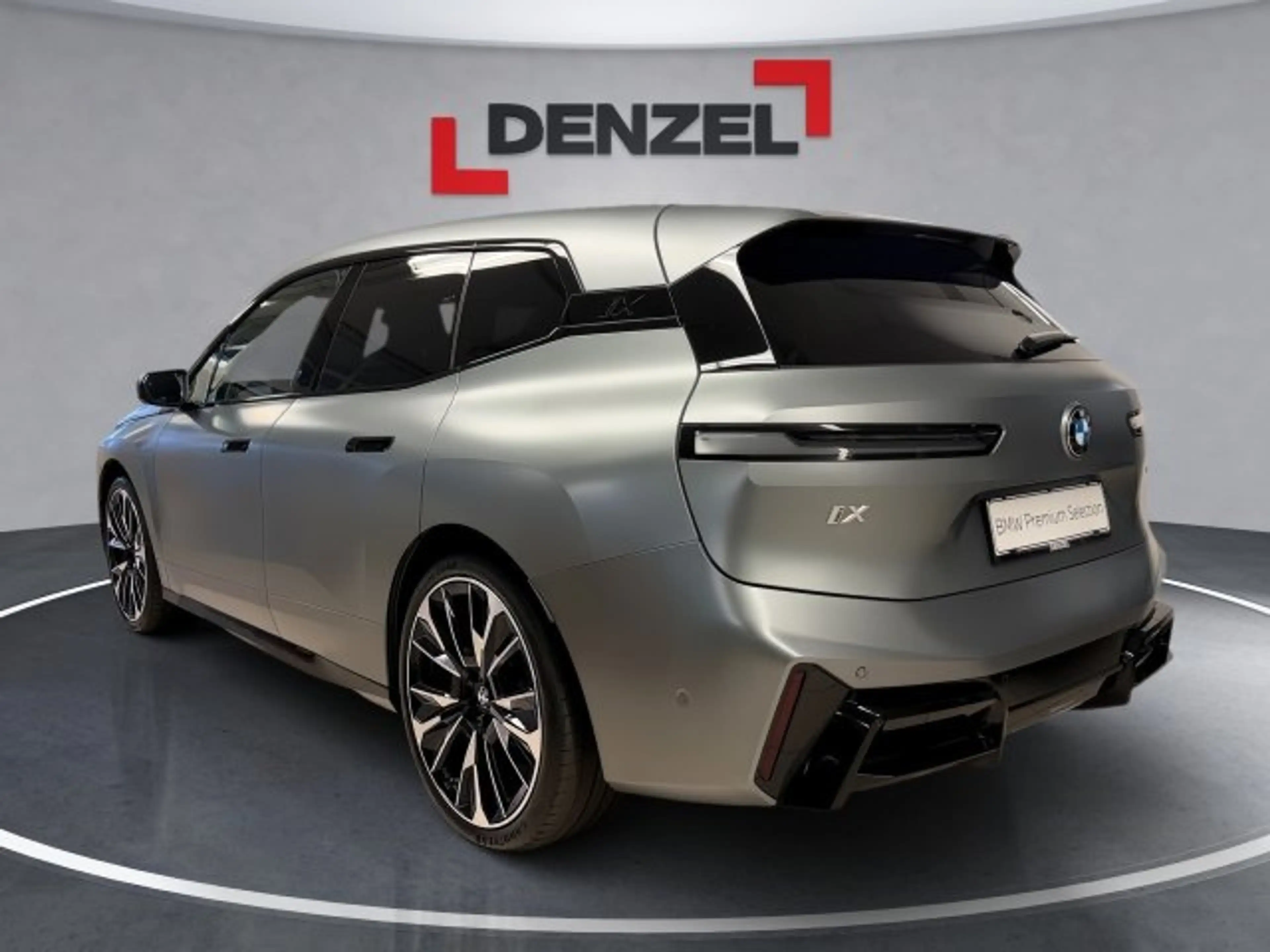 BMW iX xDrive60 — photo 3