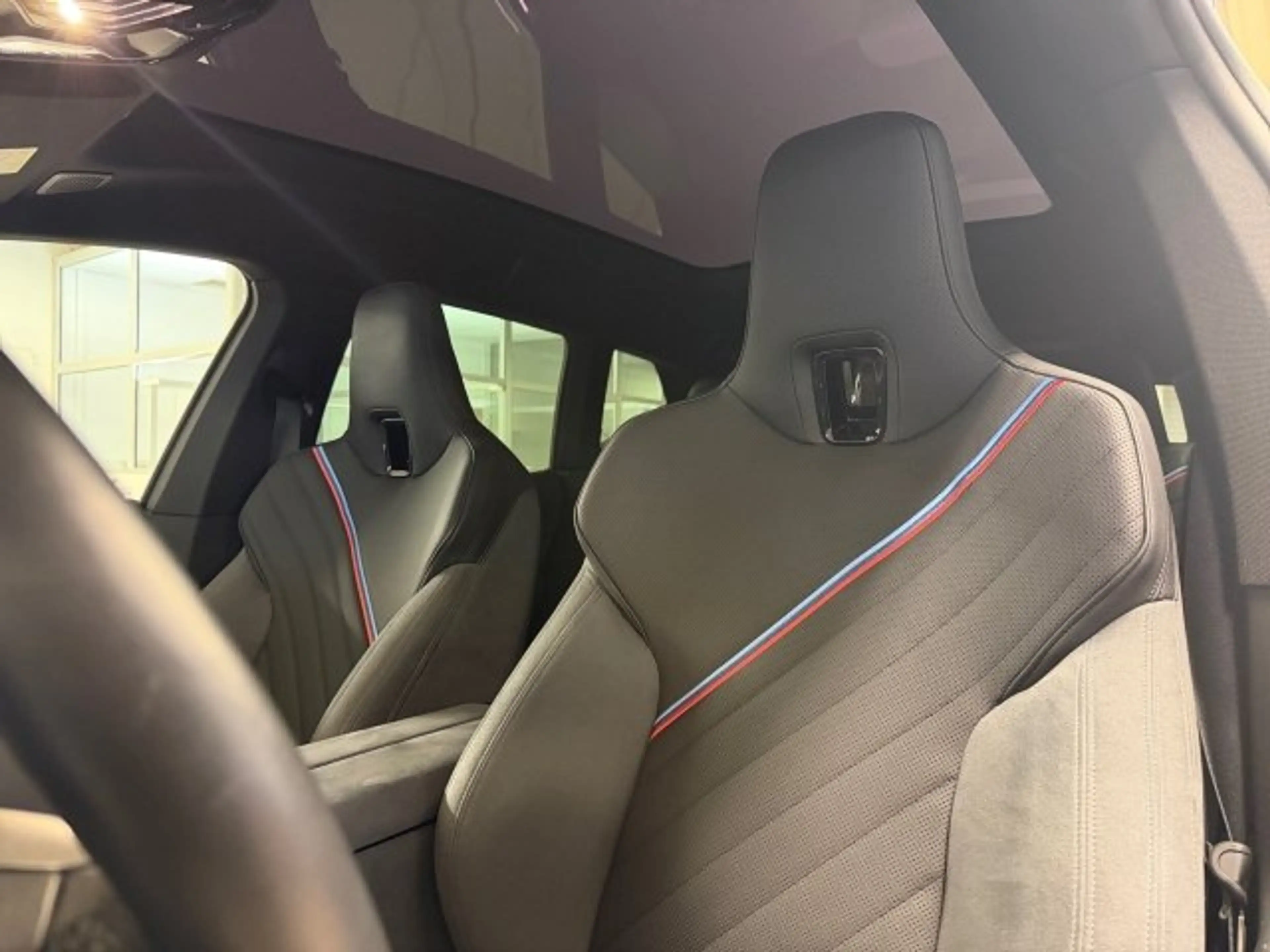 BMW iX xDrive60 — photo 14