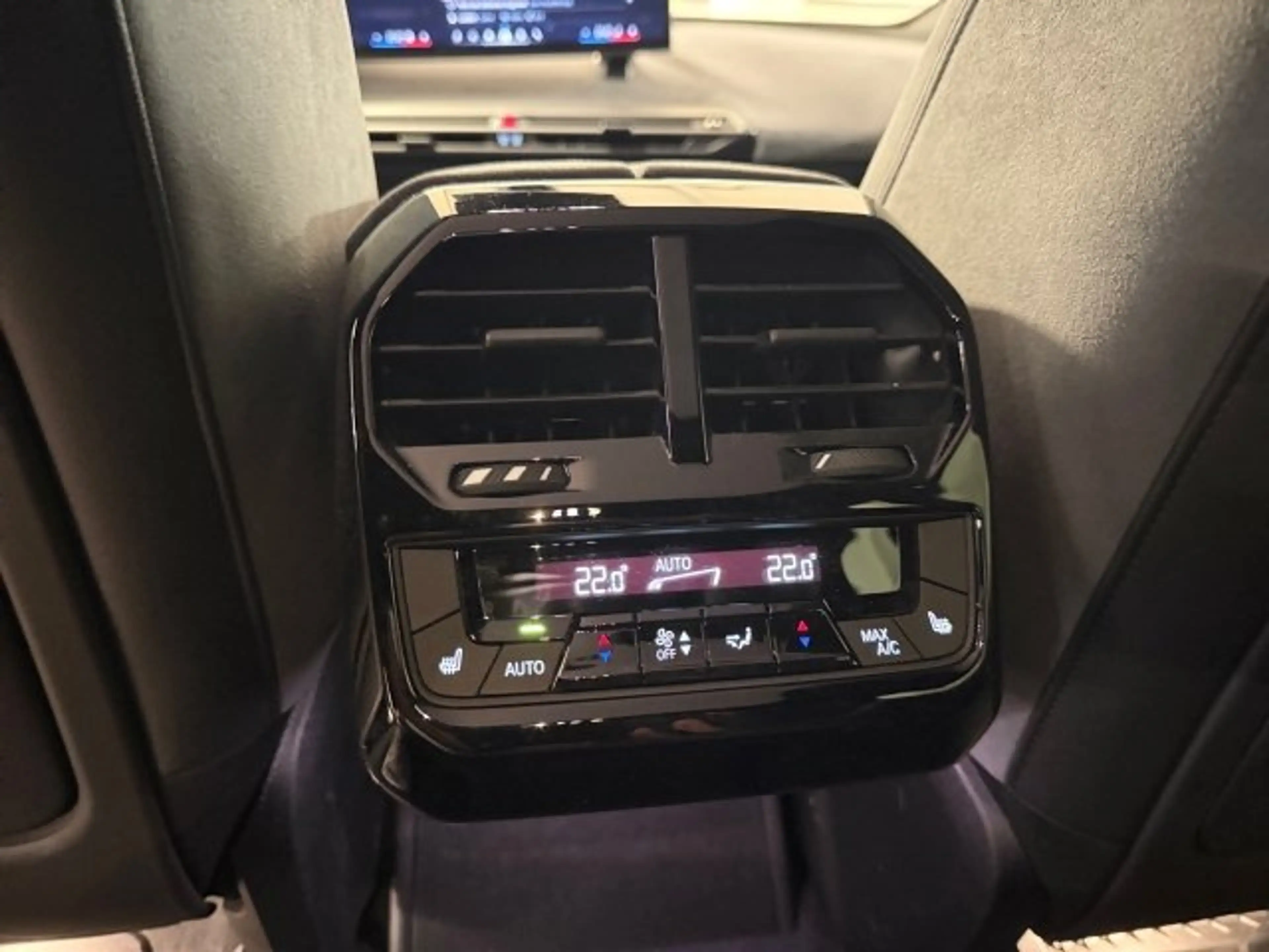 BMW iX xDrive60 — photo 15