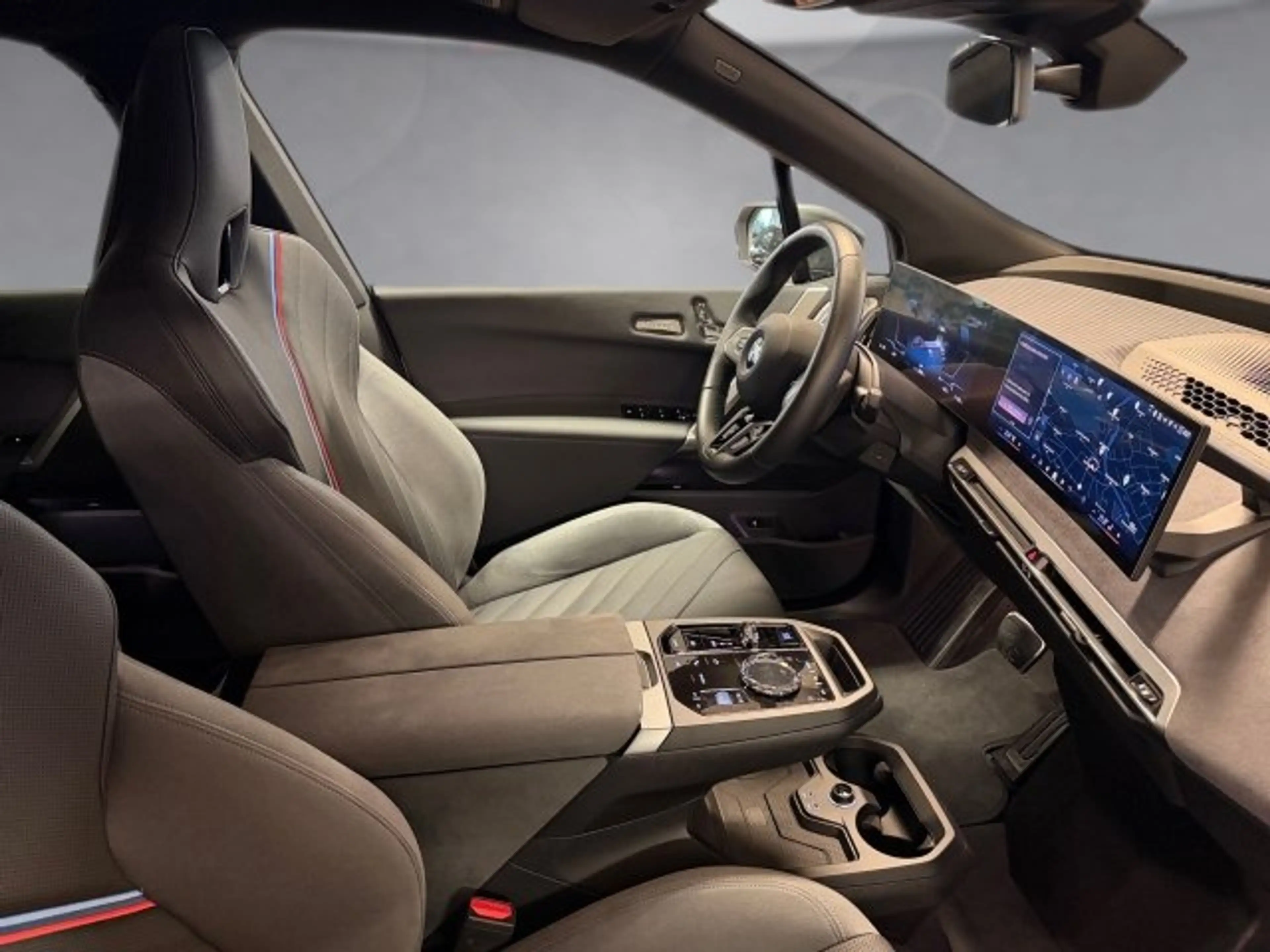 BMW iX xDrive60 — photo 11