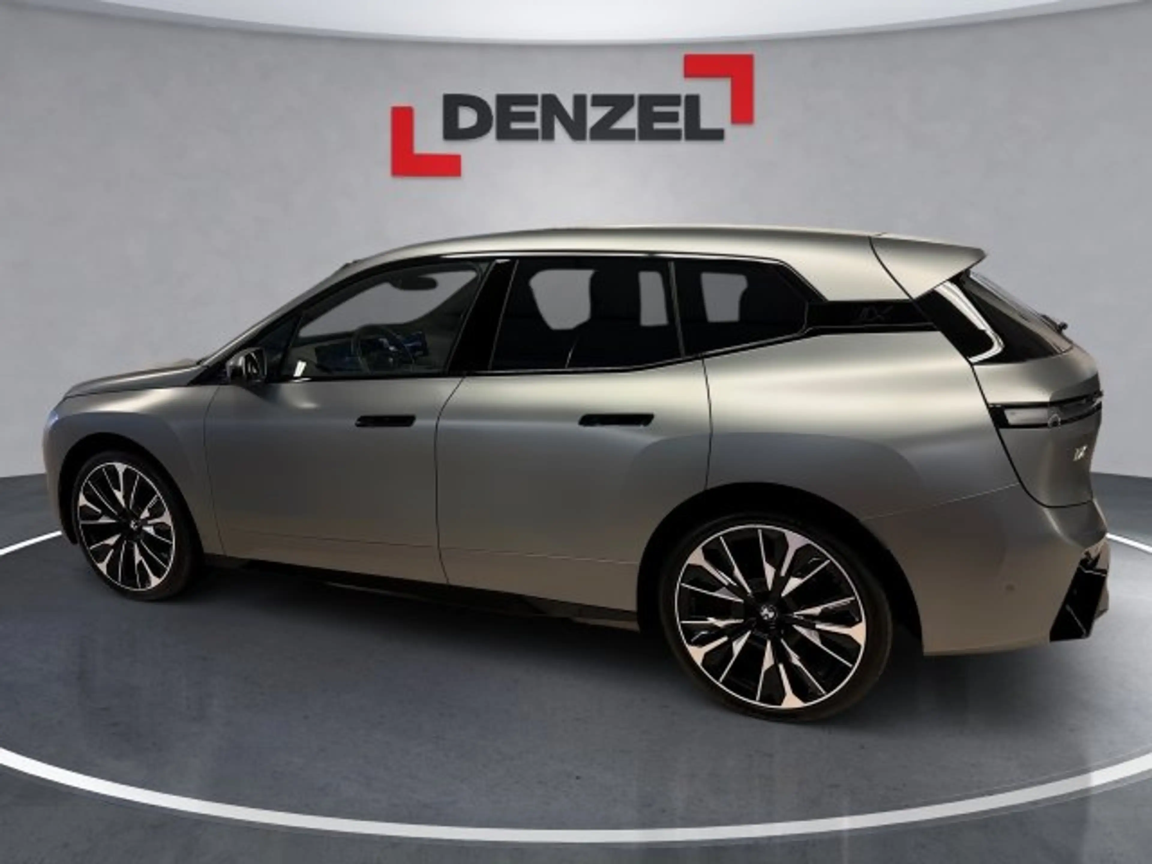 BMW iX xDrive60 — photo 2
