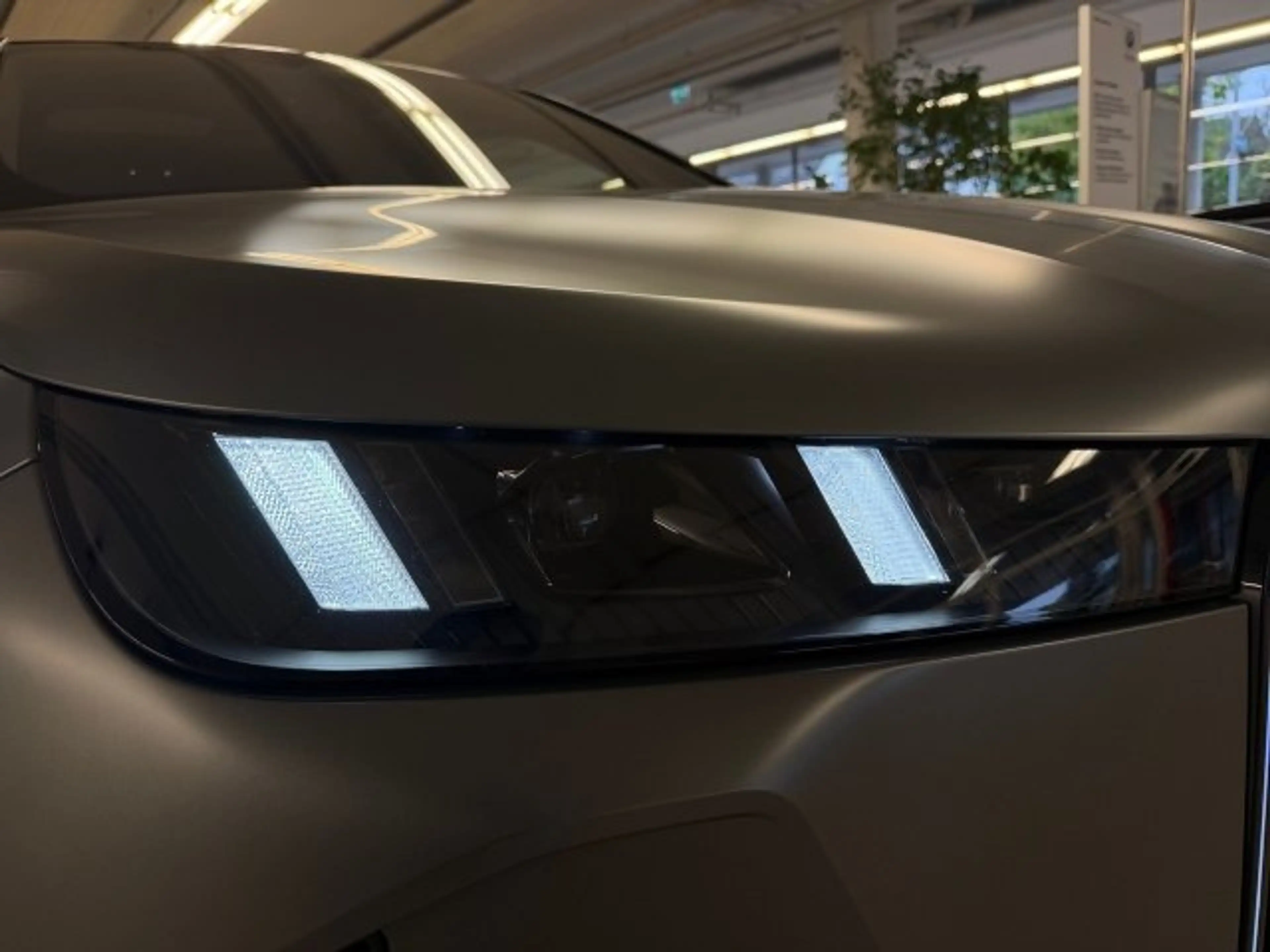 BMW iX xDrive60 — photo 7