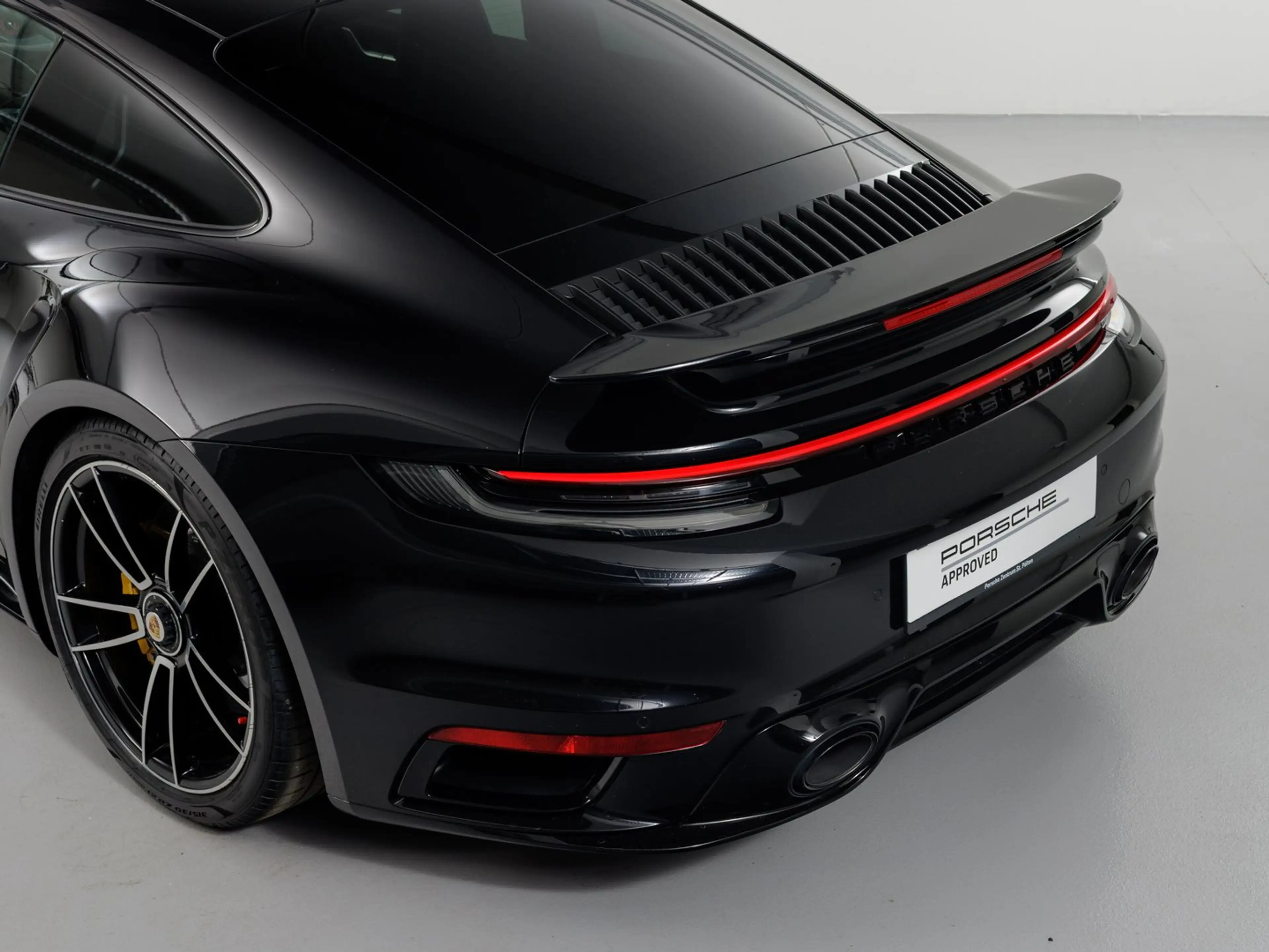 Porsche 911 Turbo S — photo 12
