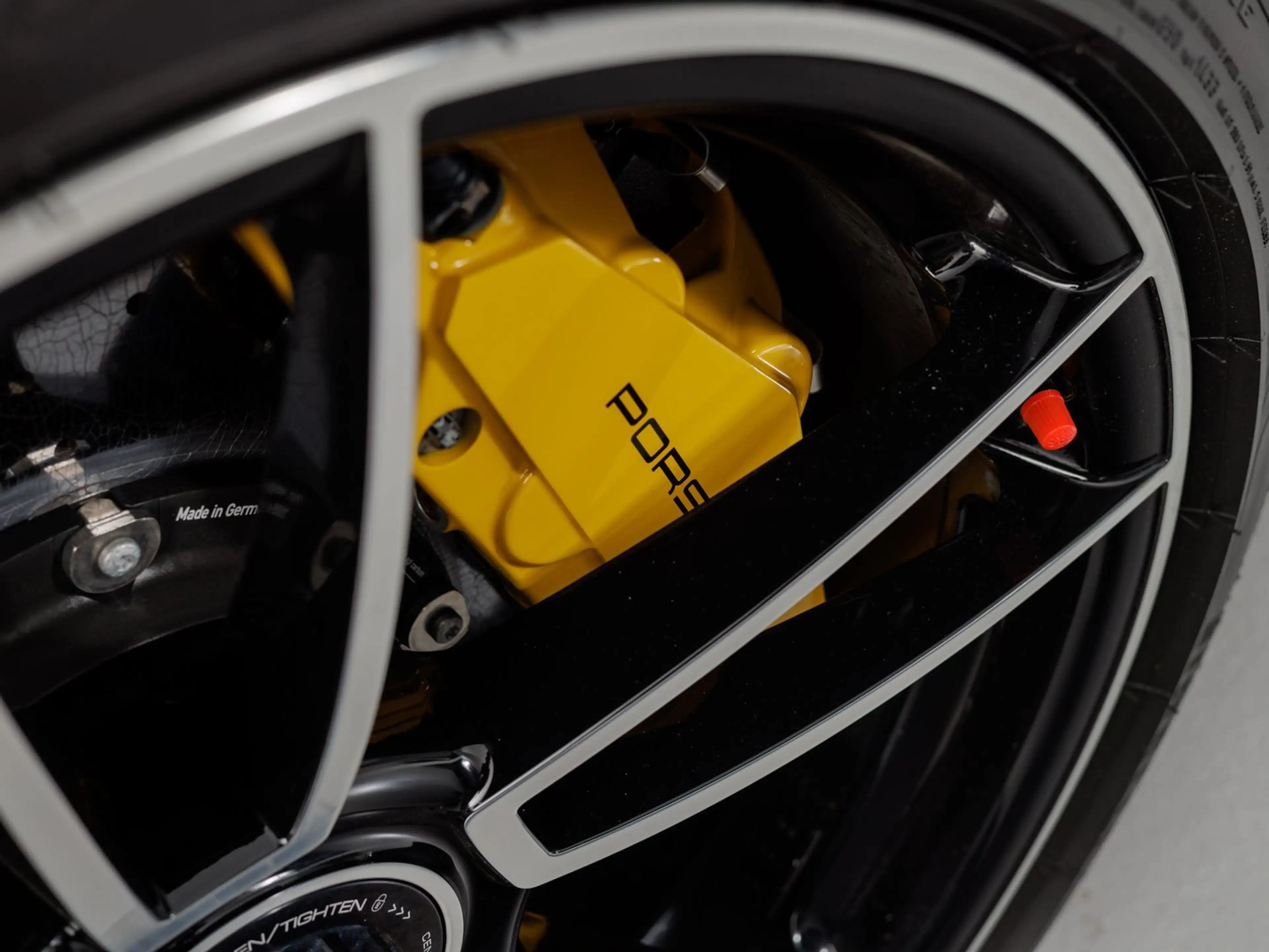 Porsche 911 Turbo S — photo 11