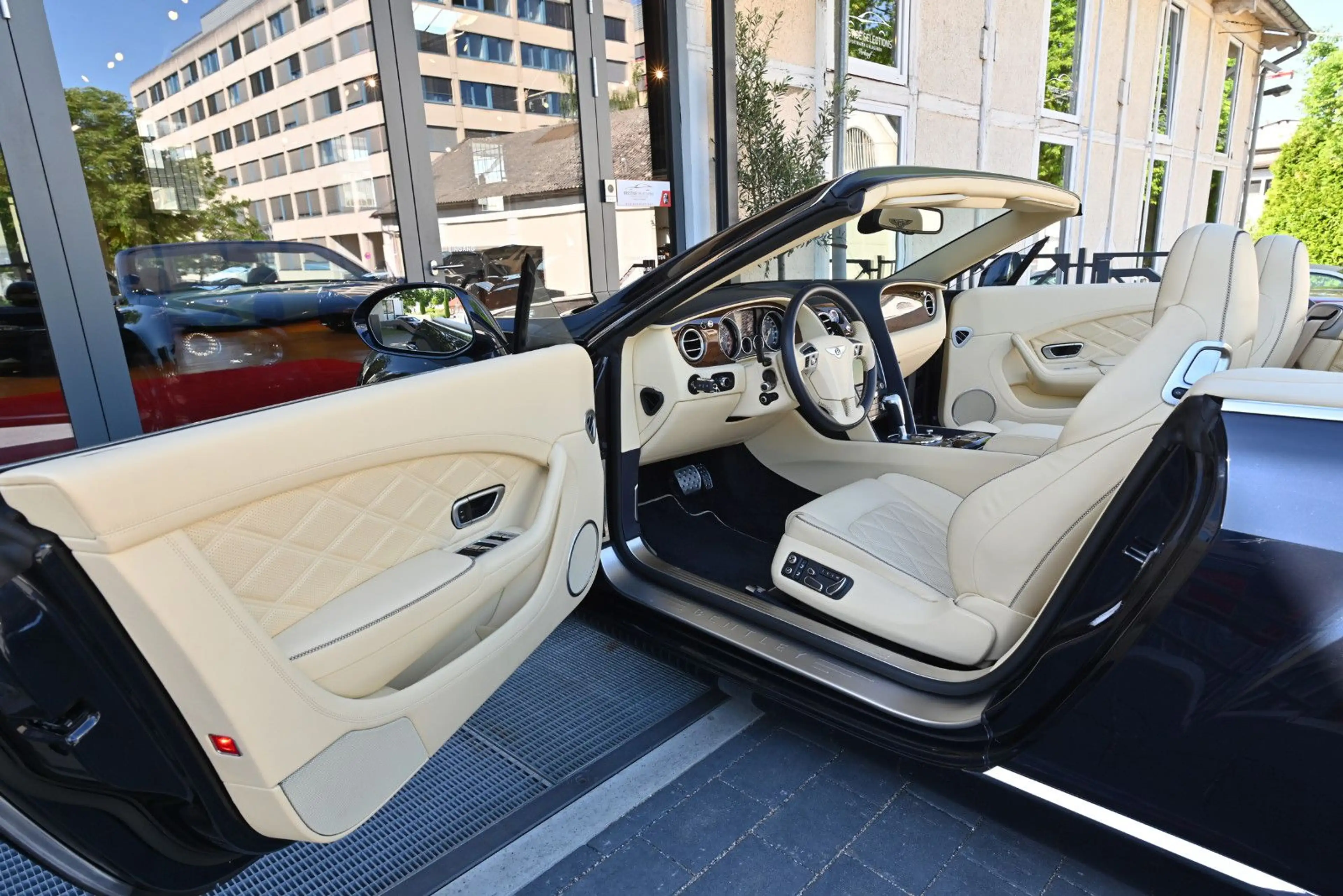 Bentley Continental GTC GTC V8/ACC/Mulliner/Kamera/Nackenwärmer/Garantie — photo 2
