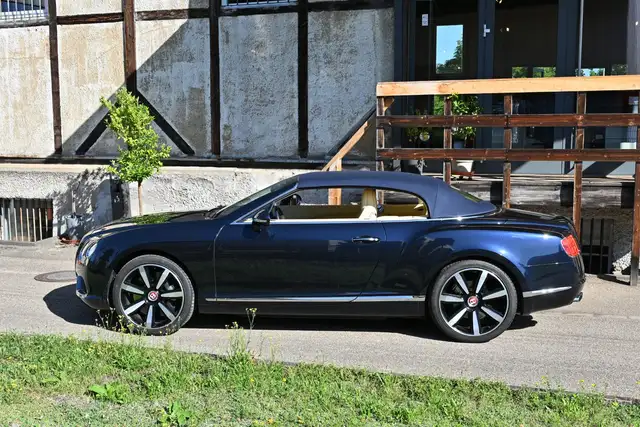 Bentley Continental GTC view 13