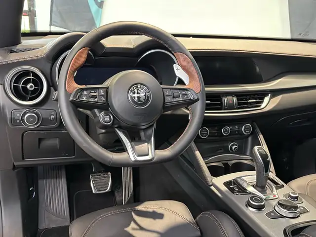 Alfa Romeo Stelvio view 11