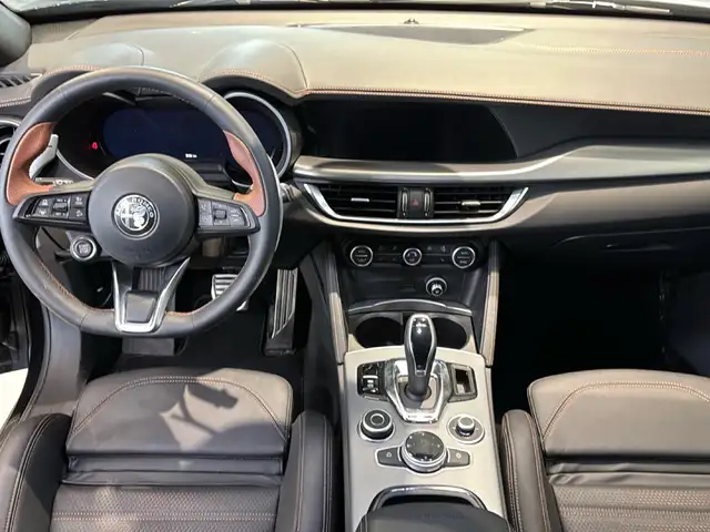 Alfa Romeo Stelvio view 10