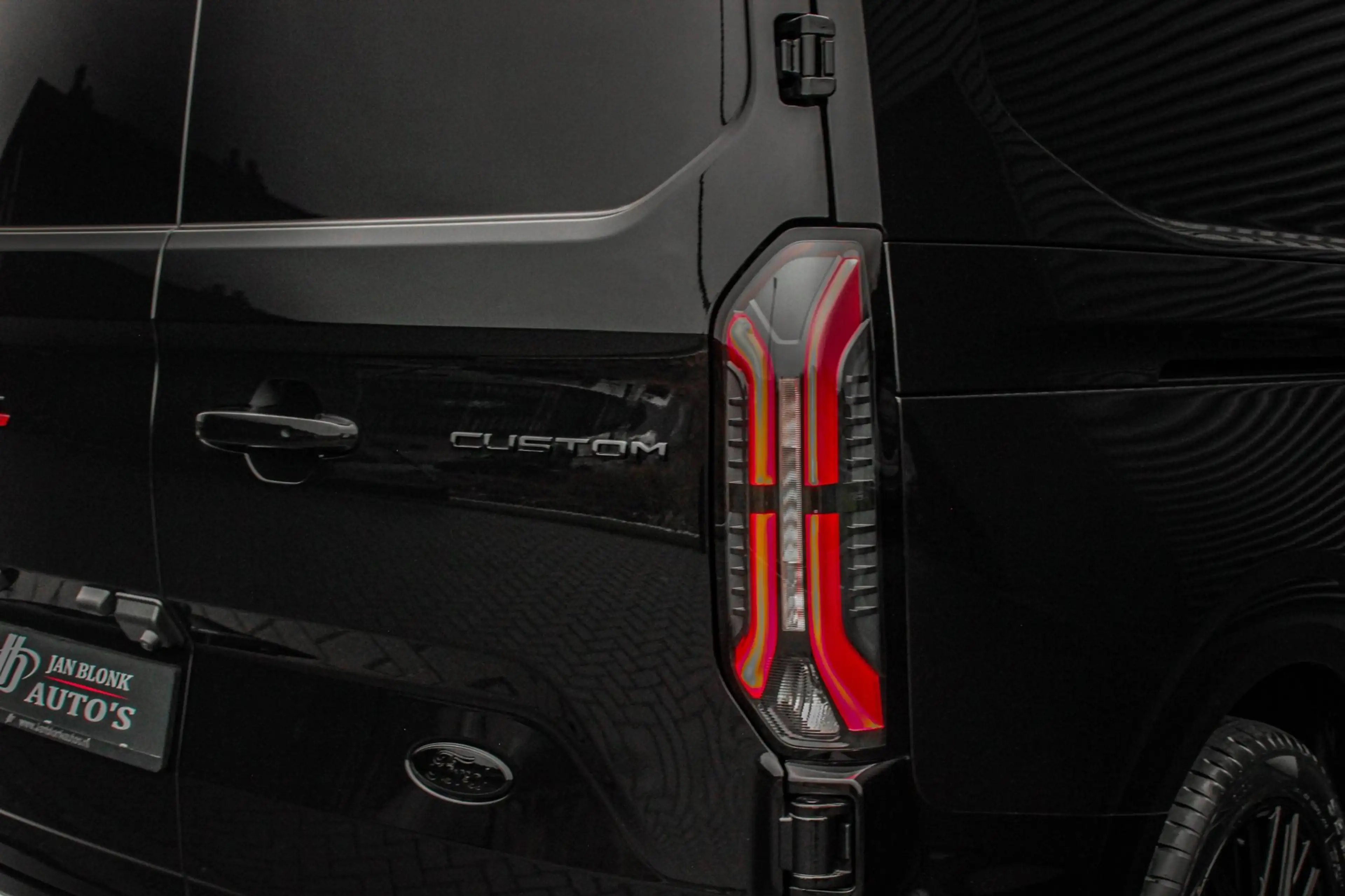 Ford E-Transit Cust. L2H1 Limited 71 kWh 218PK / JB- EDITON / CAM — photo 42