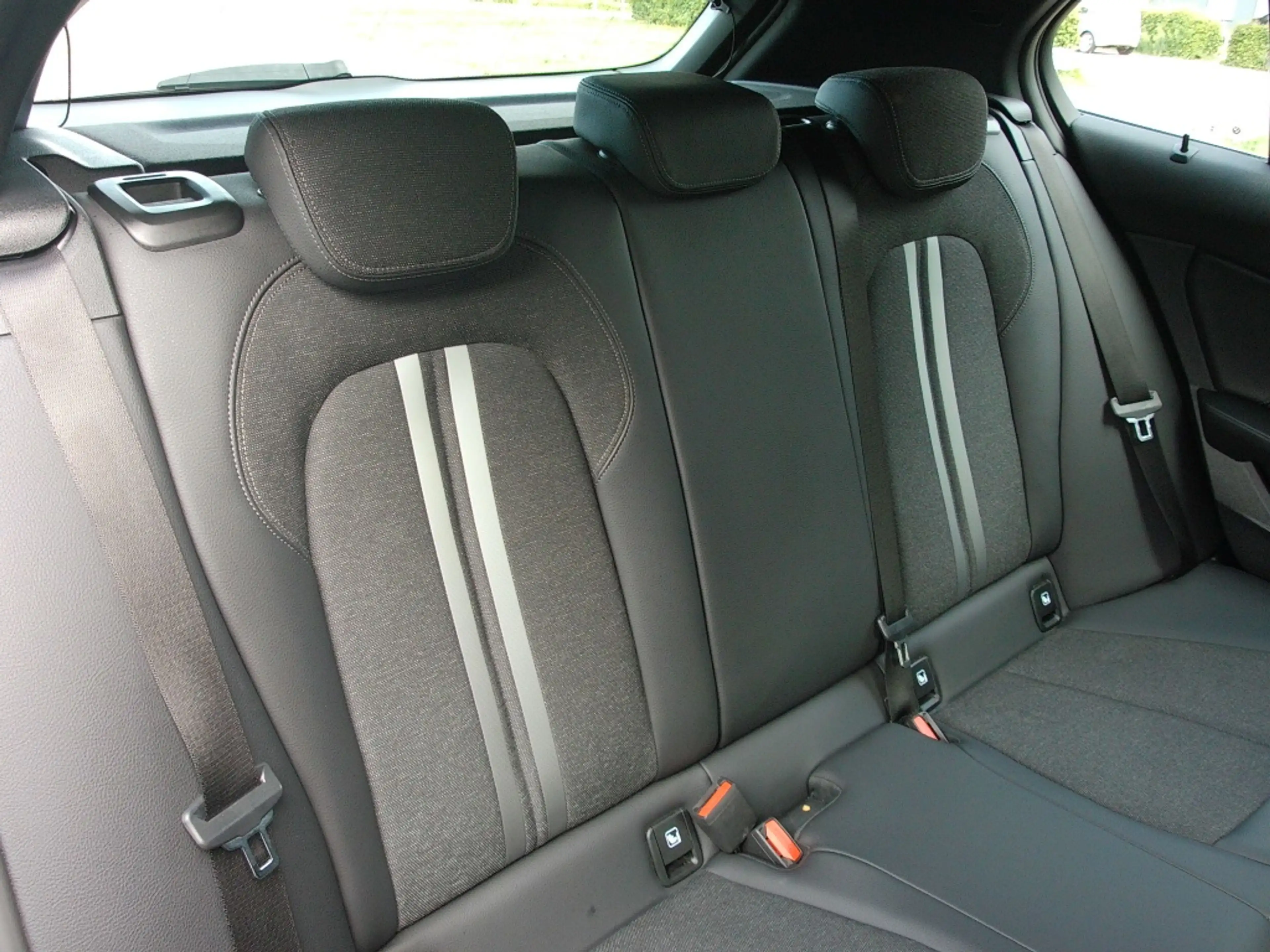 BMW 118 1-Serie (F40) 118i 136pk Aut Business Edition Plus — photo 20