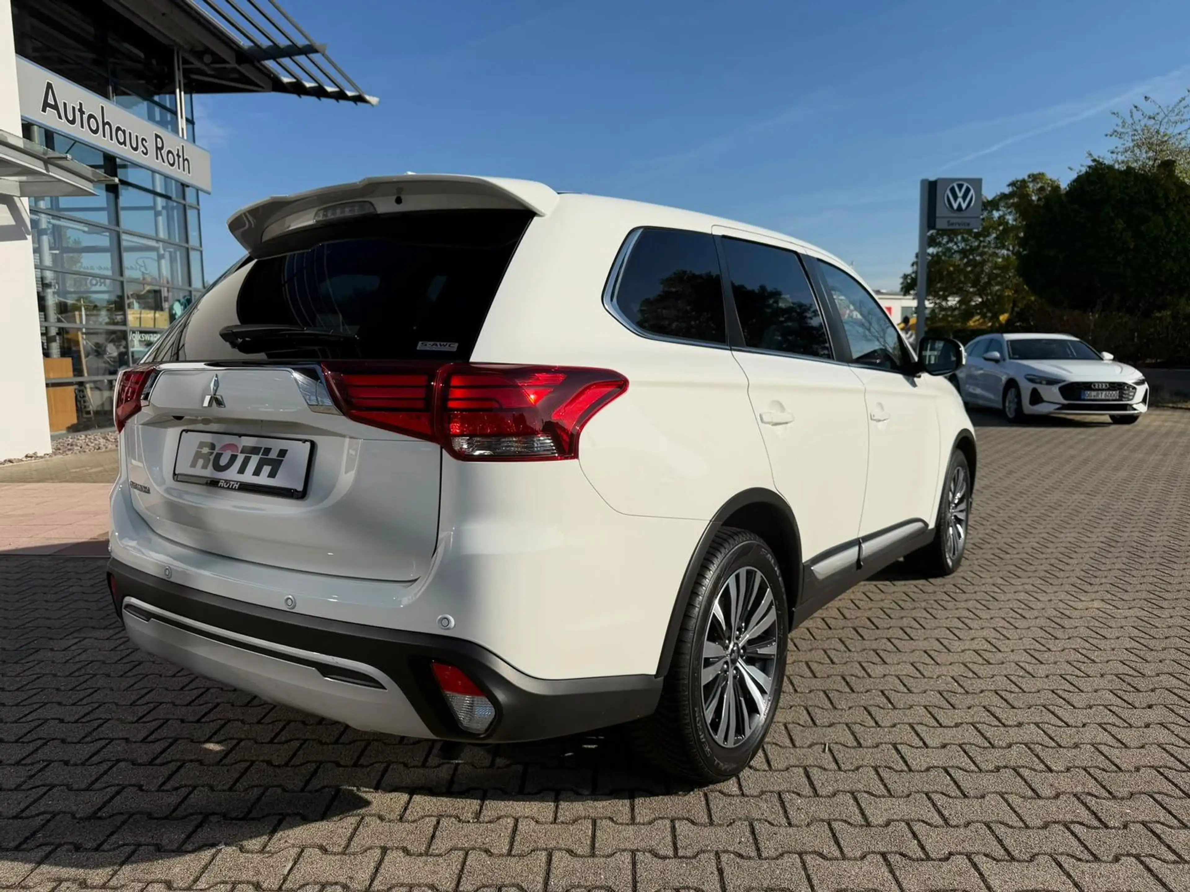 Mitsubishi Outlander 2.0 MIVEC 4WD *Navi*LED*Kamera*Alu* — photo 6