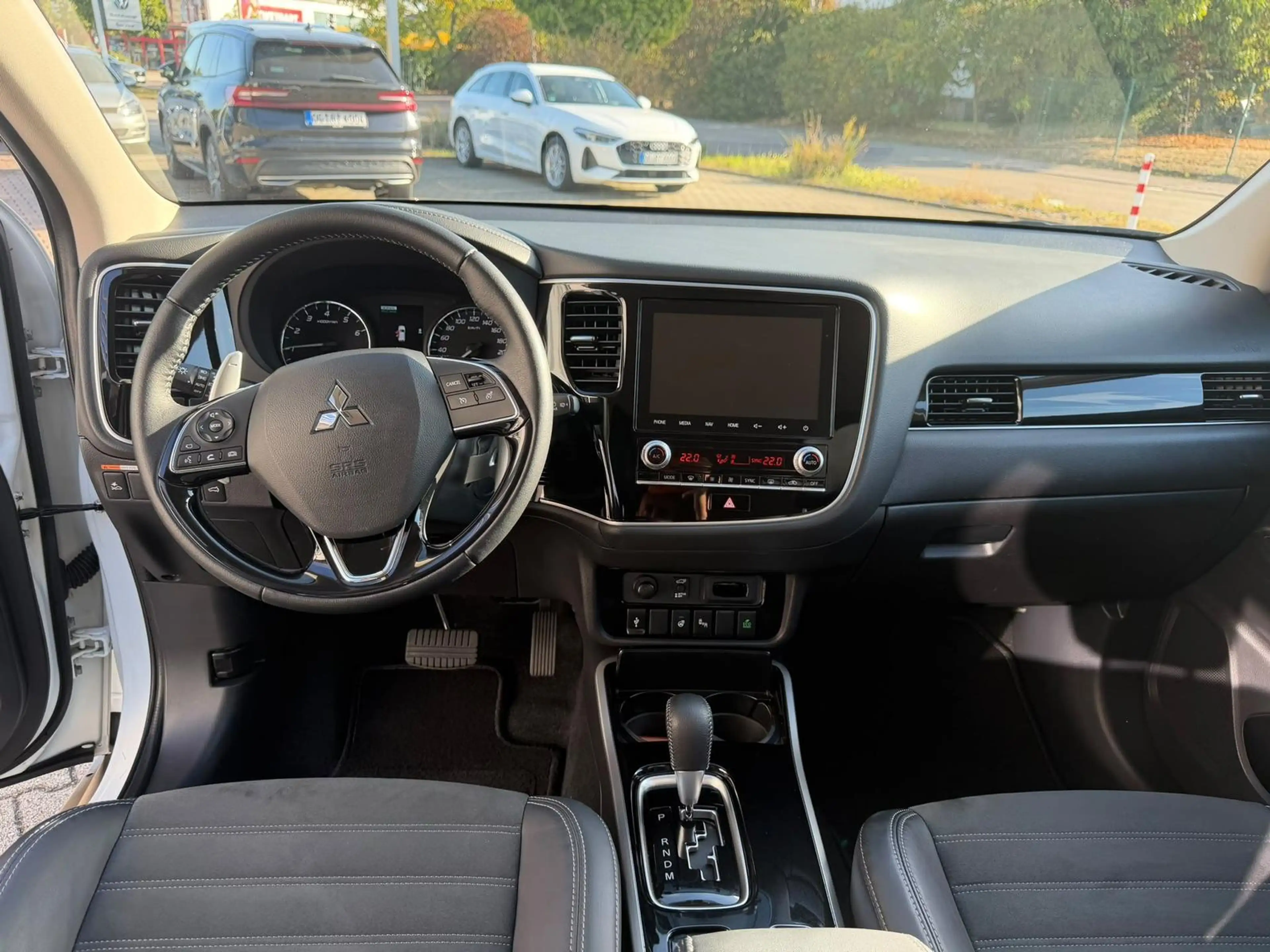 Mitsubishi Outlander 2.0 MIVEC 4WD *Navi*LED*Kamera*Alu* — photo 13