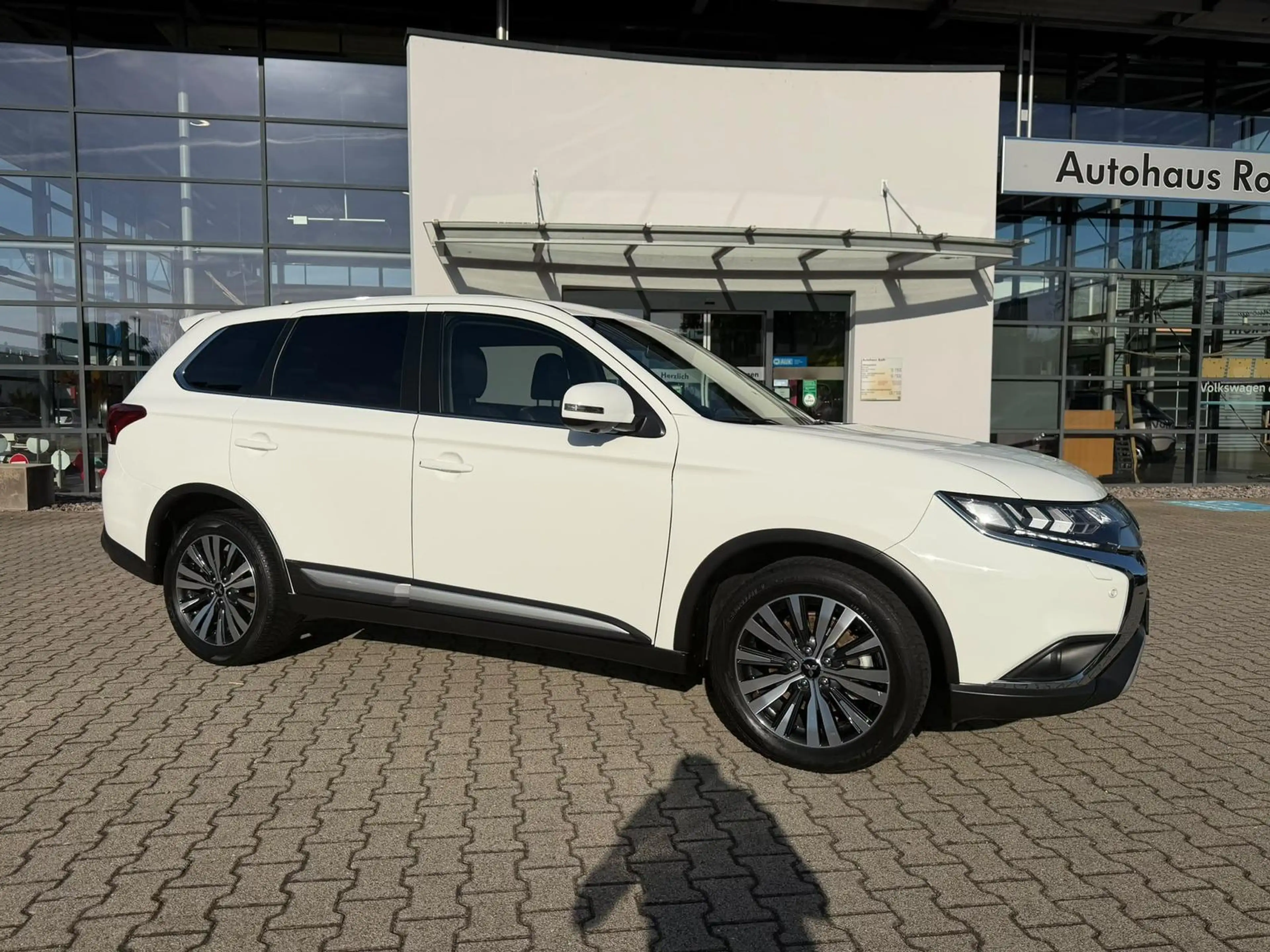 Mitsubishi Outlander 2.0 MIVEC 4WD *Navi*LED*Kamera*Alu* — photo 8