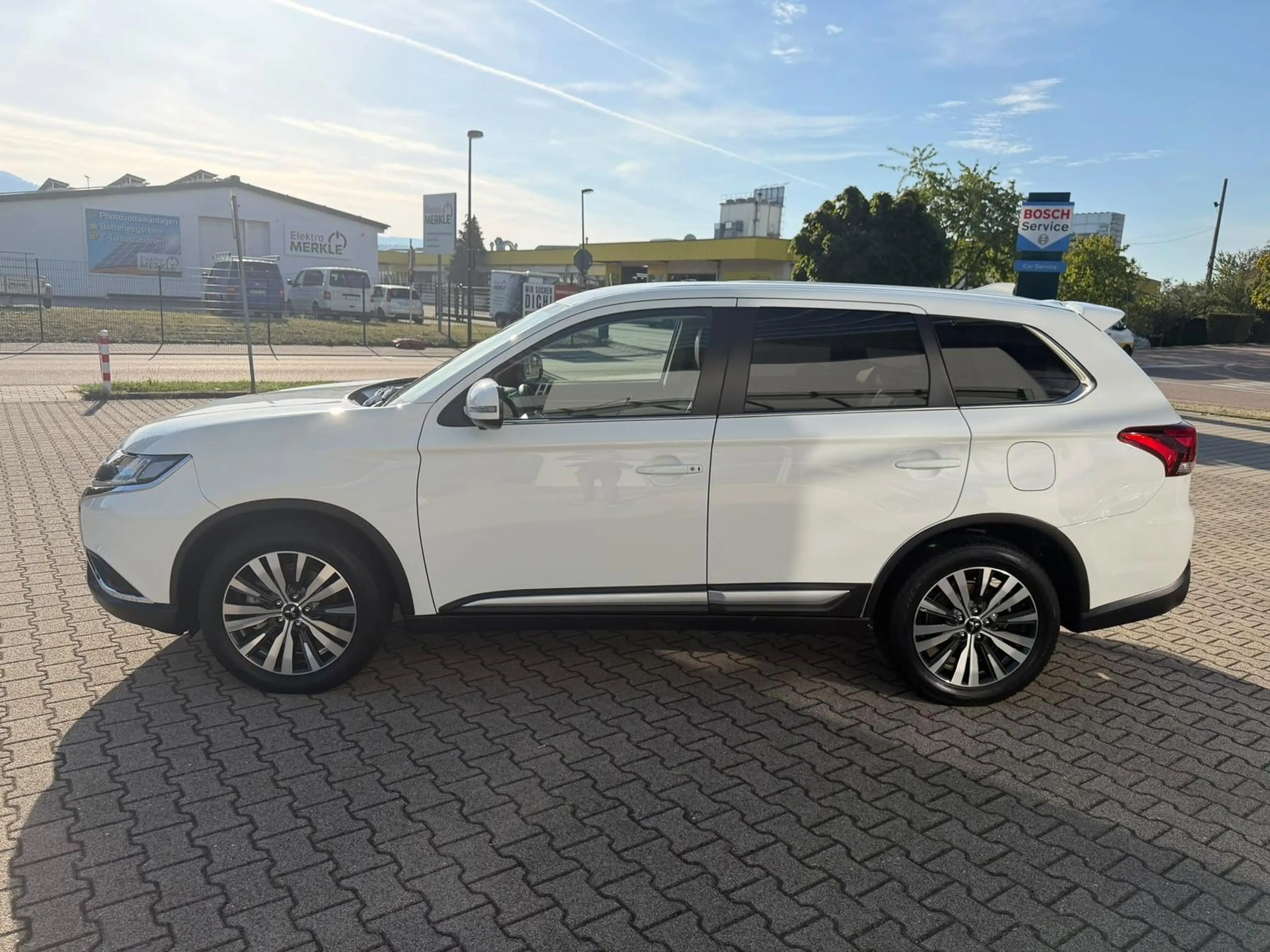 Mitsubishi Outlander 2.0 MIVEC 4WD *Navi*LED*Kamera*Alu* — photo 3