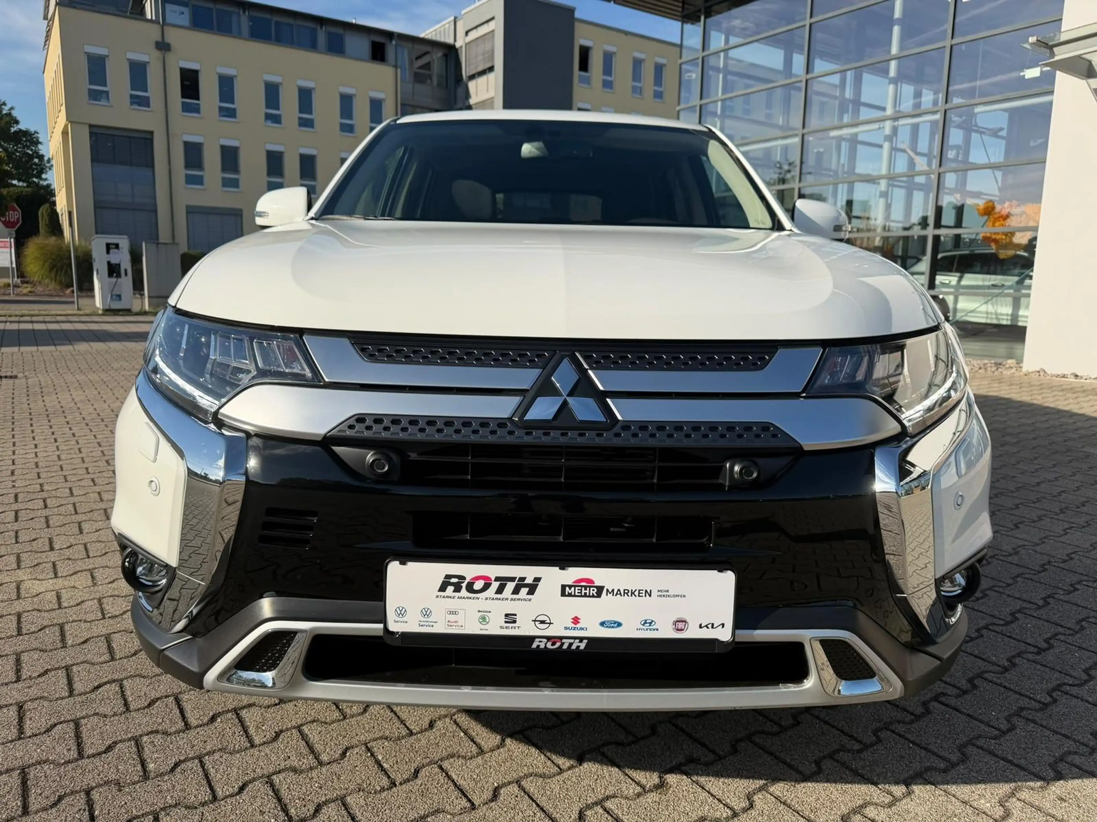 Mitsubishi Outlander 2.0 MIVEC 4WD *Navi*LED*Kamera*Alu* — photo 9