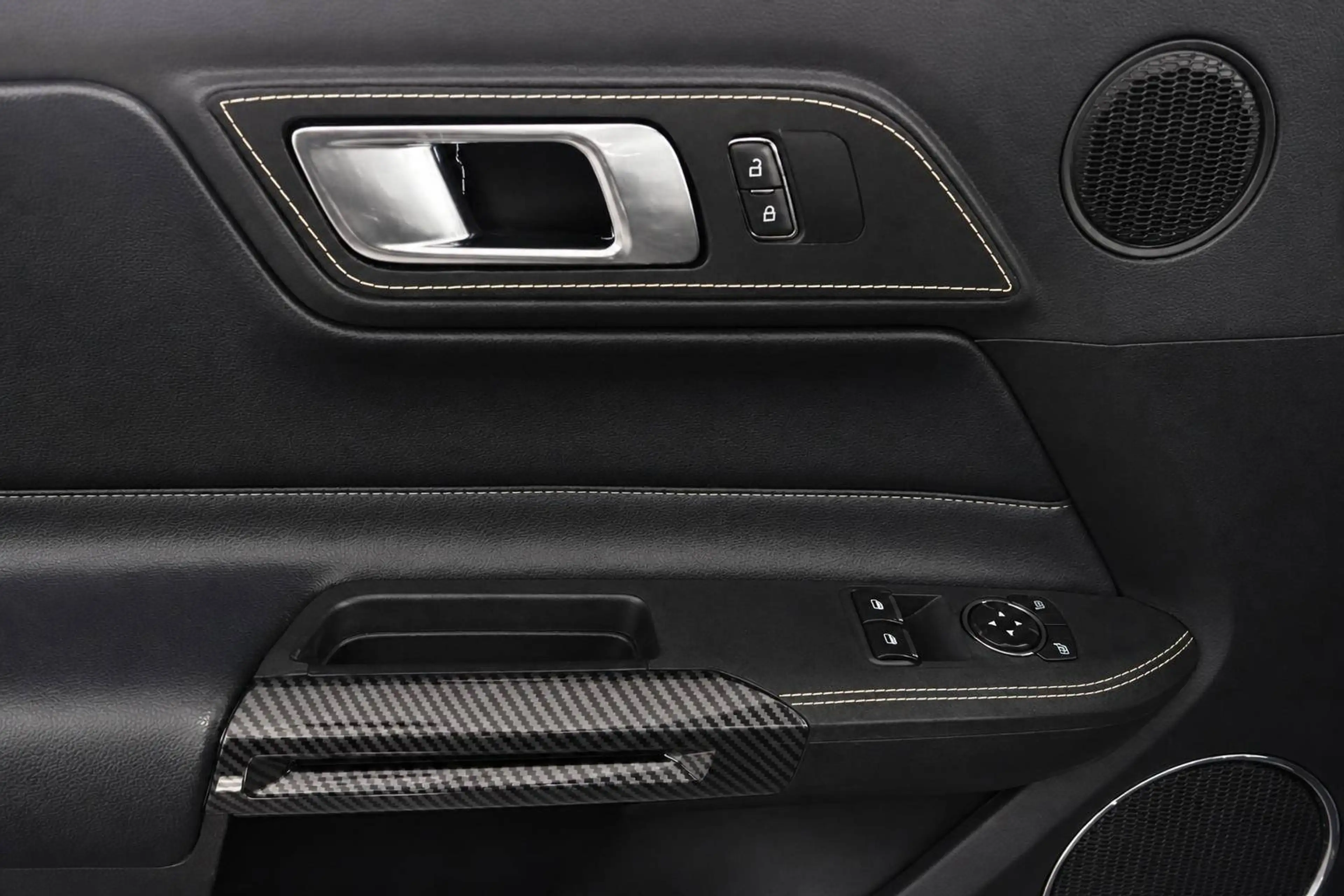 Ford Mustang GT Fastback — photo 10