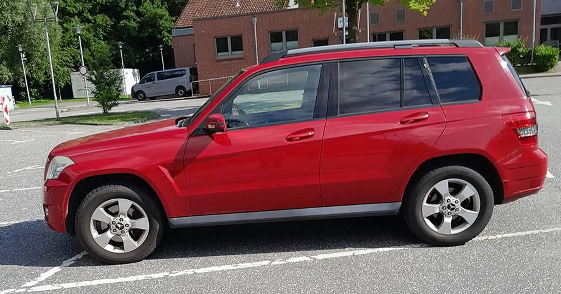 Mercedes-Benz GLK 320 4Matic. Leder. AHK. Klima. Diesel V6. 224 PS. Automatik. Rot - 1