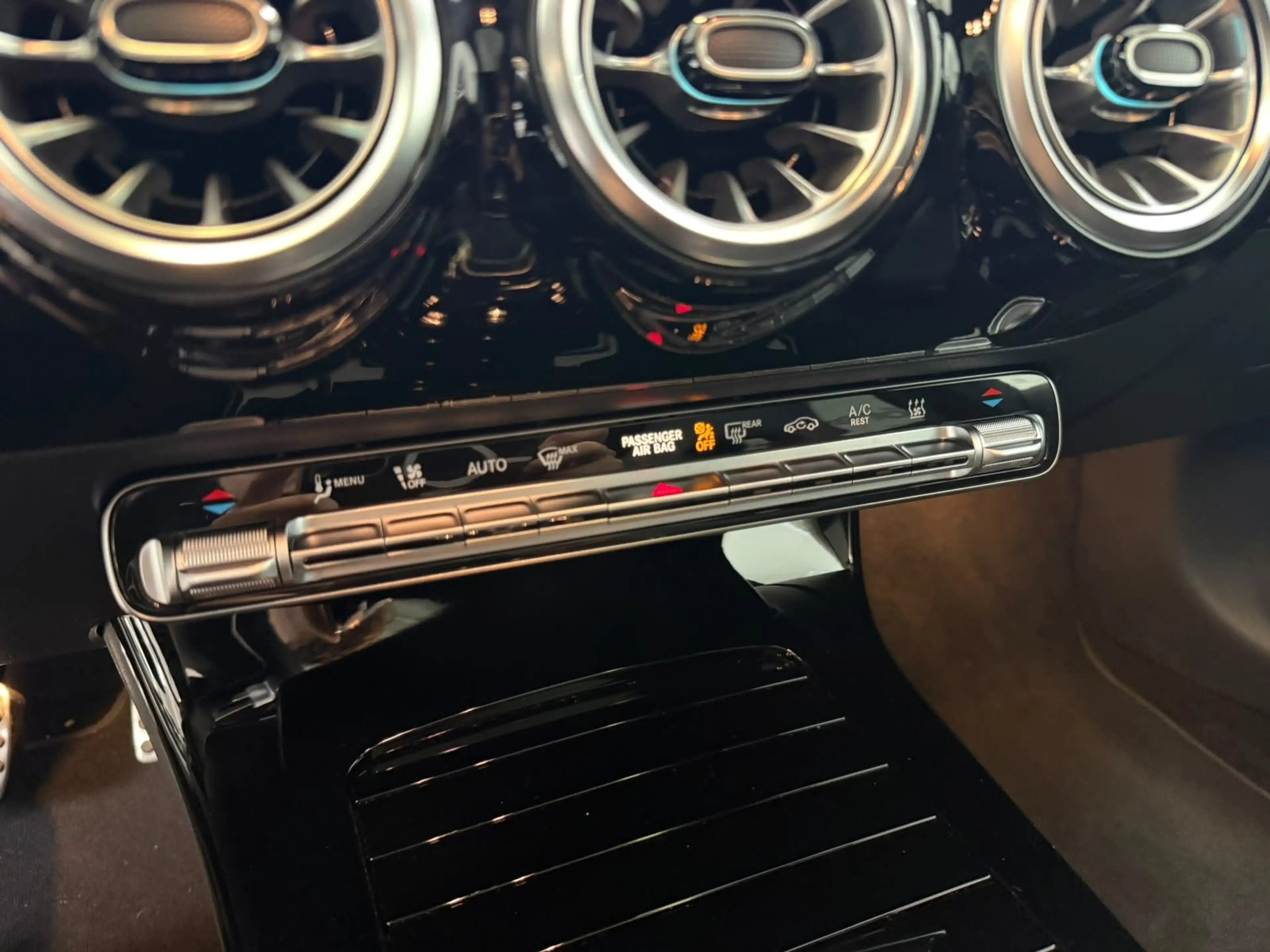 Mercedes-Benz CLA 250 e SB AMG+PANO+BURMESTER+DISTR.+HUD+MULTIB — photo 15