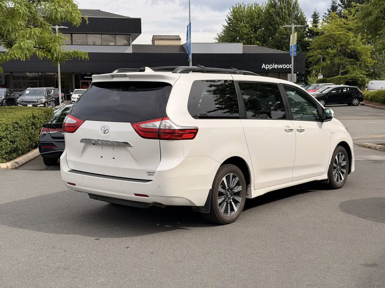 Toyota Sienna снимка Toyota Sienna