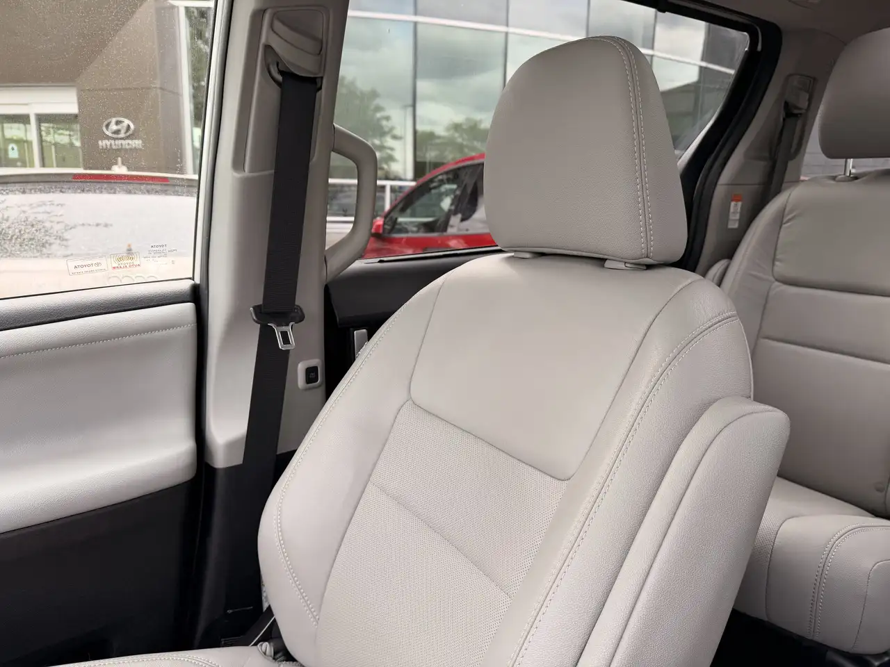 Toyota Sienna снимка Toyota Sienna