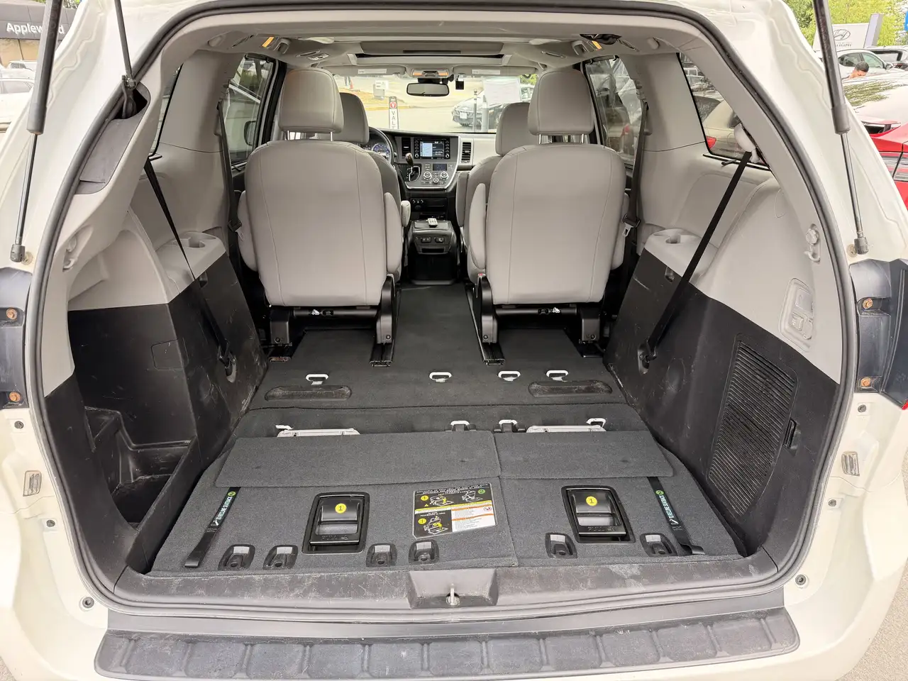 Toyota Sienna снимка Toyota Sienna