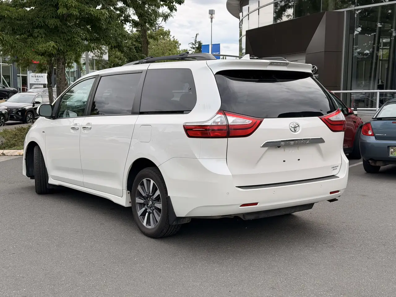 Toyota Sienna снимка Toyota Sienna