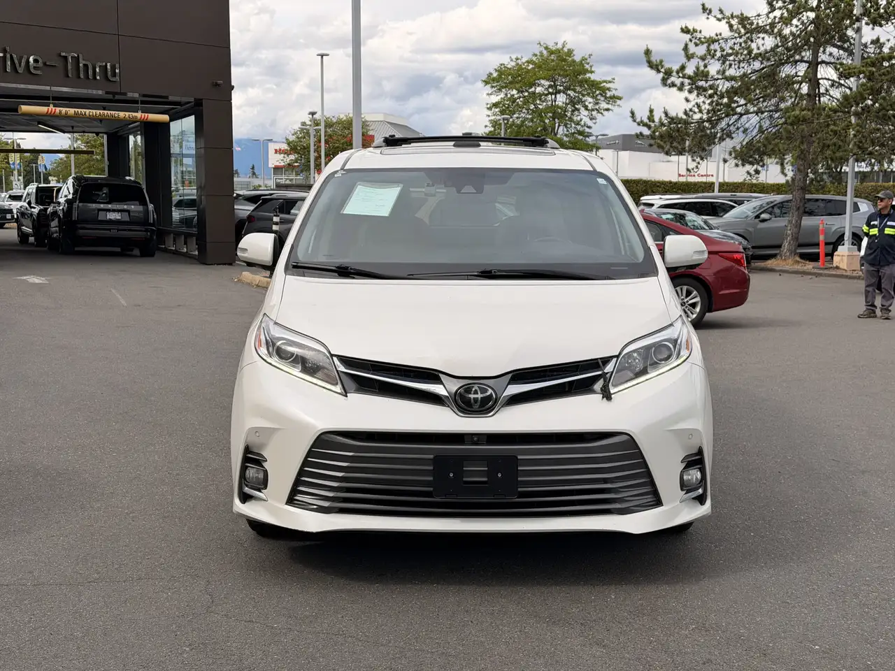 Toyota Sienna снимка Toyota Sienna